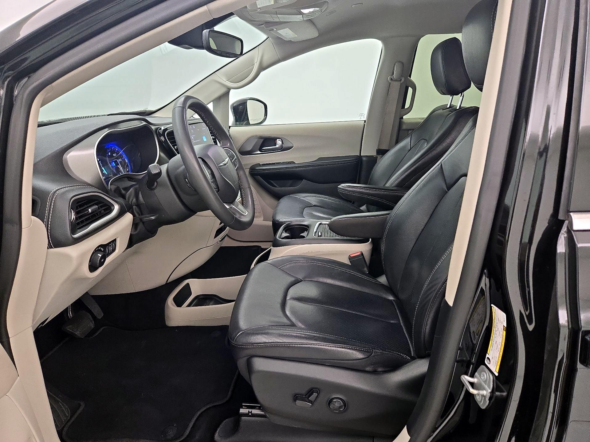 Thumbnail: 2022 Chrysler Pacifica - 11