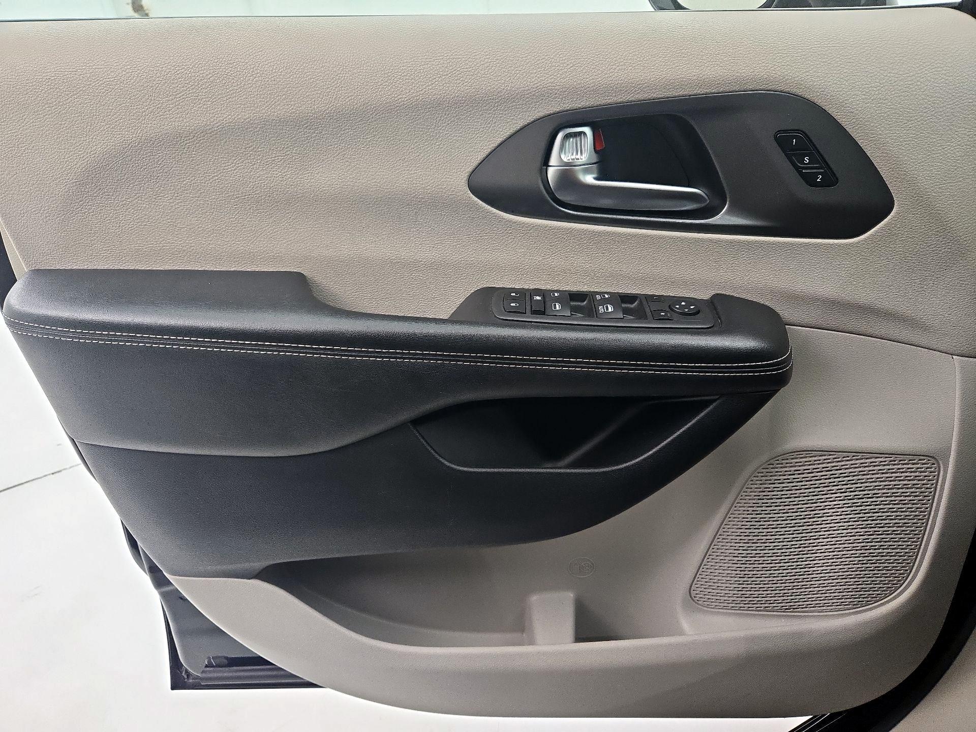 Thumbnail: 2022 Chrysler Pacifica - 12