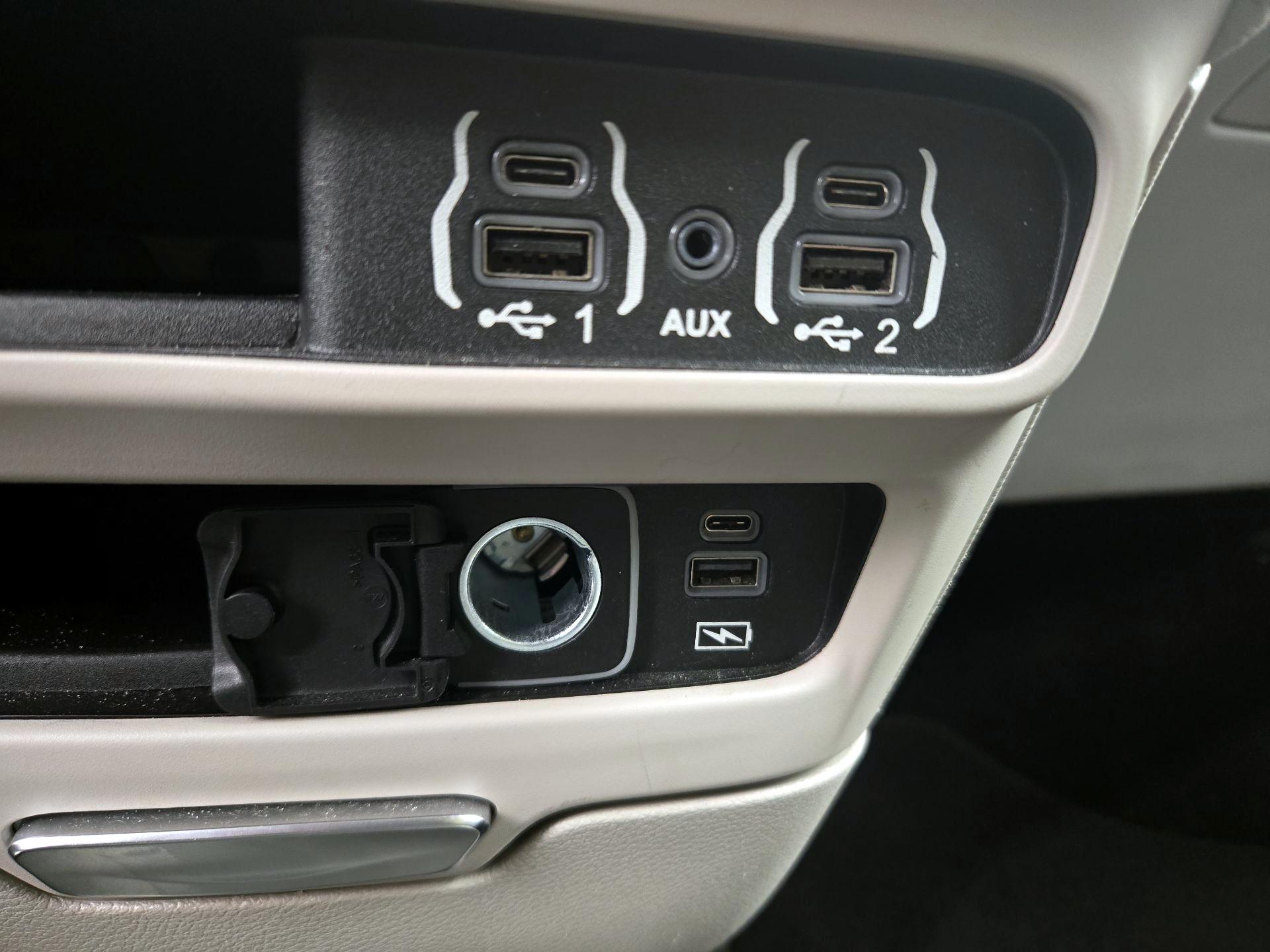 Thumbnail: 2022 Chrysler Pacifica - 18