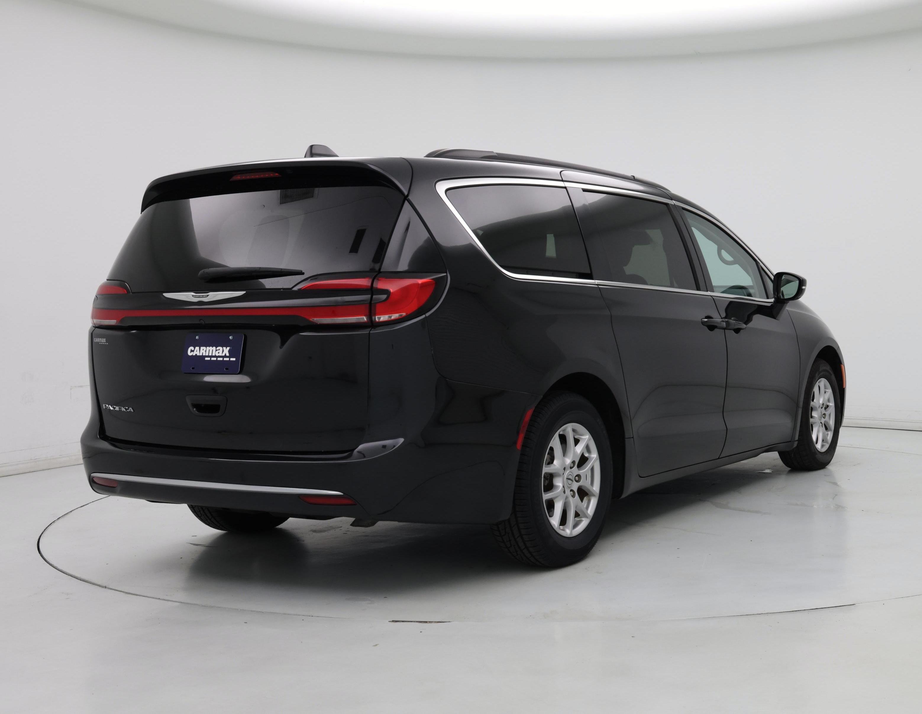 Thumbnail: 2022 Chrysler Pacifica - 8