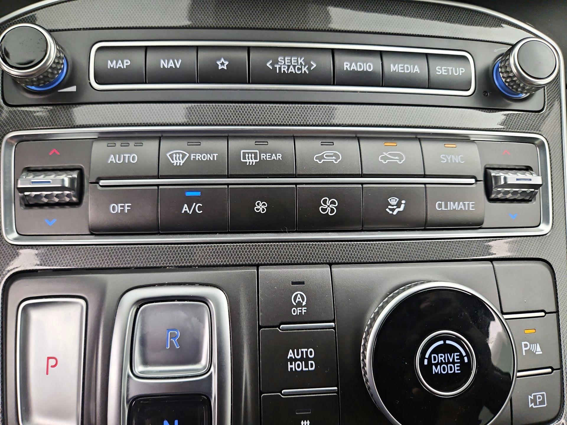 Thumbnail: 2022 Hyundai Santa Fe - 17