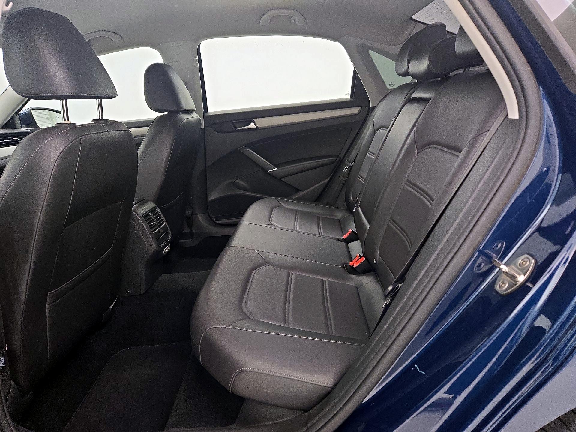 Thumbnail: 2020 Volkswagen Passat - 19