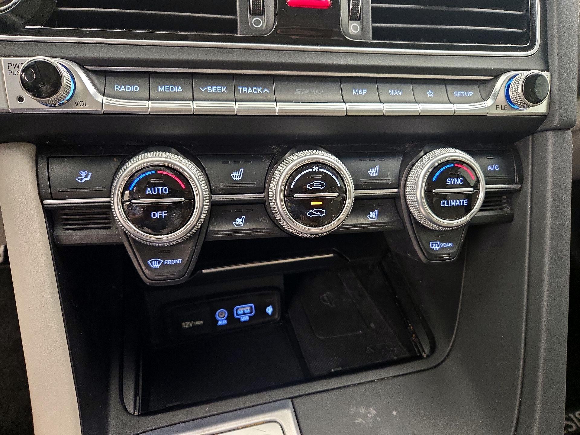 Thumbnail: 2019 Genesis G70 - 17