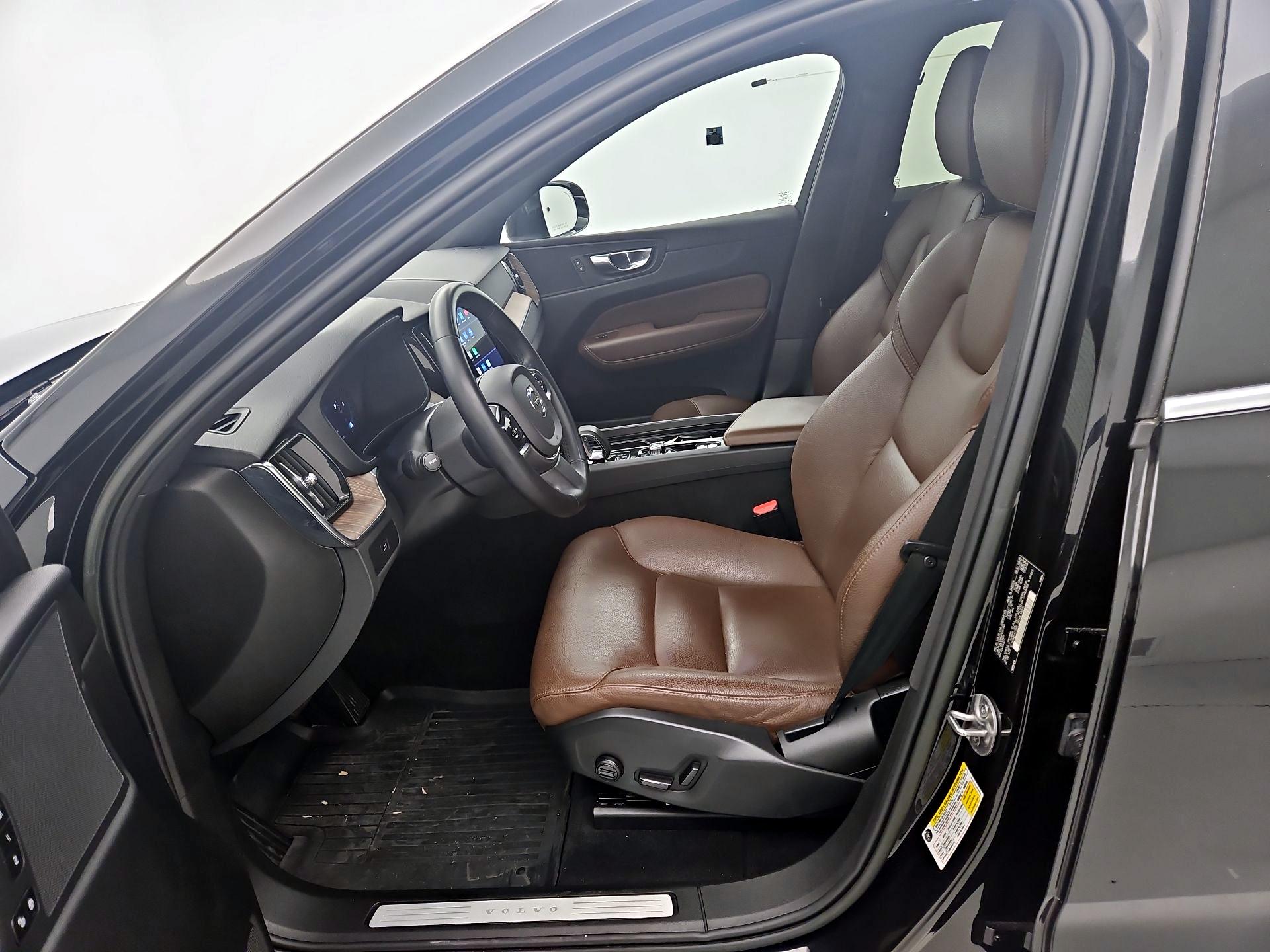 Thumbnail: 2023 Volvo XC60 - 11
