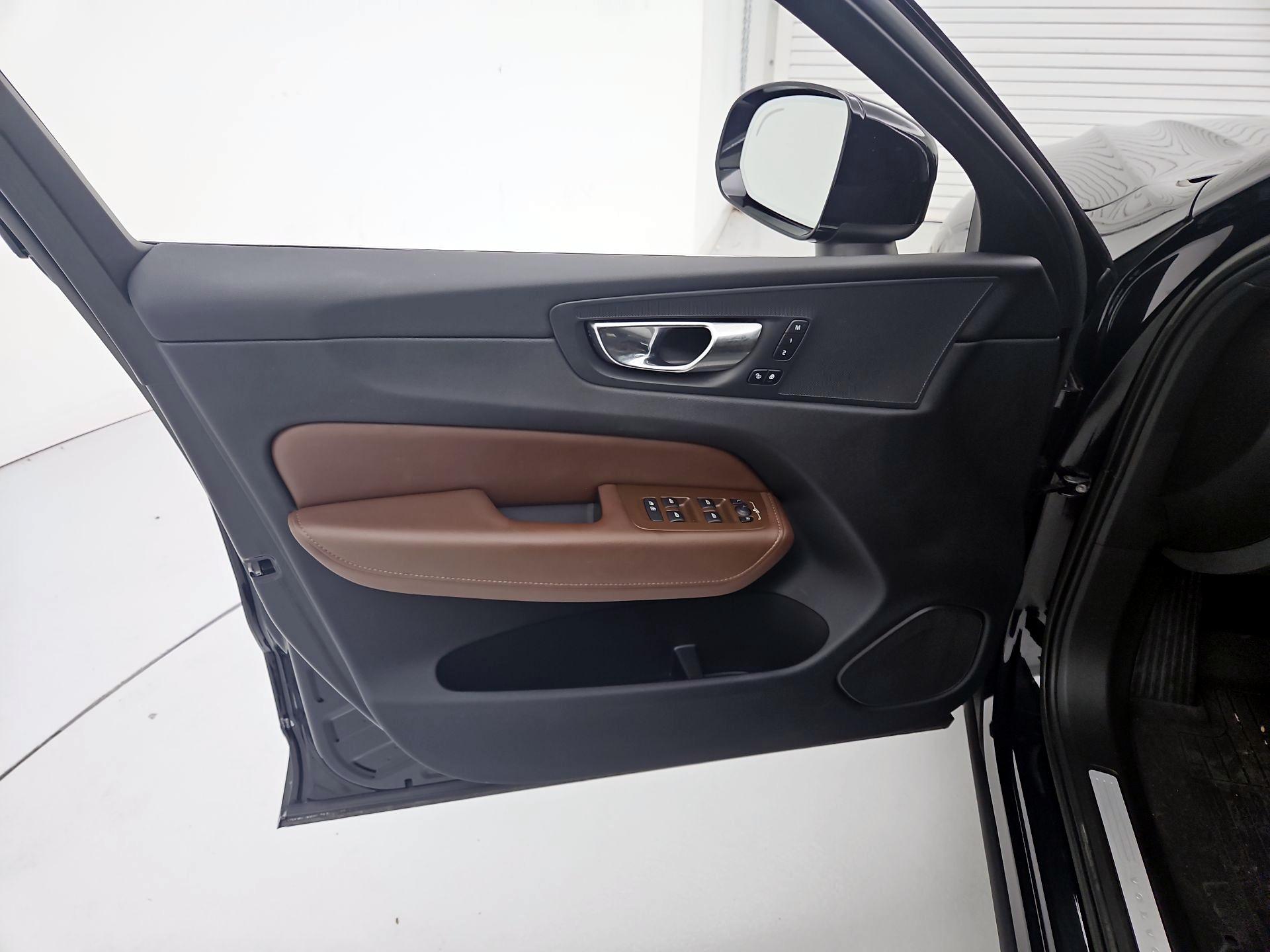 Thumbnail: 2023 Volvo XC60 - 12