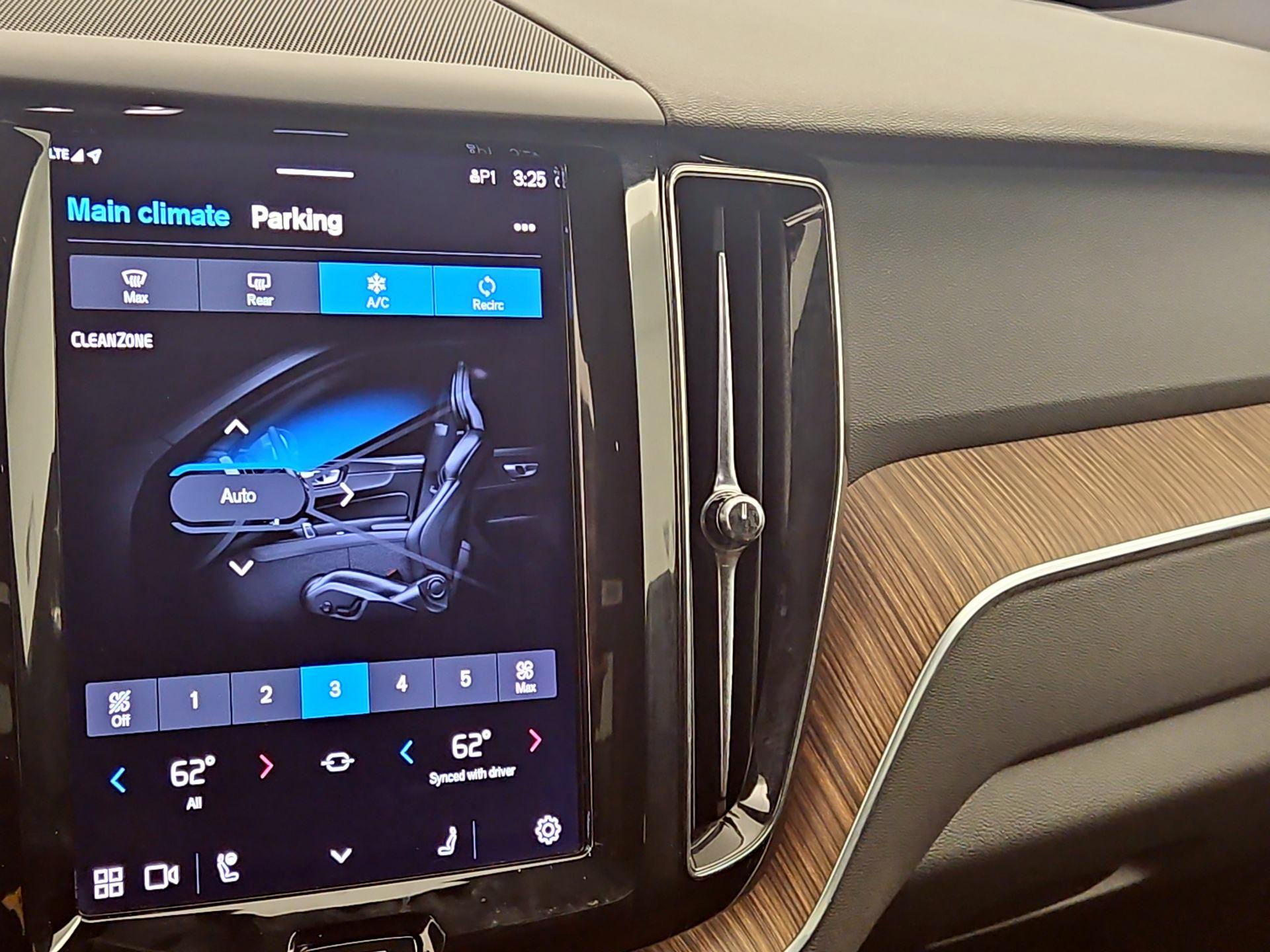 Thumbnail: 2023 Volvo XC60 - 16