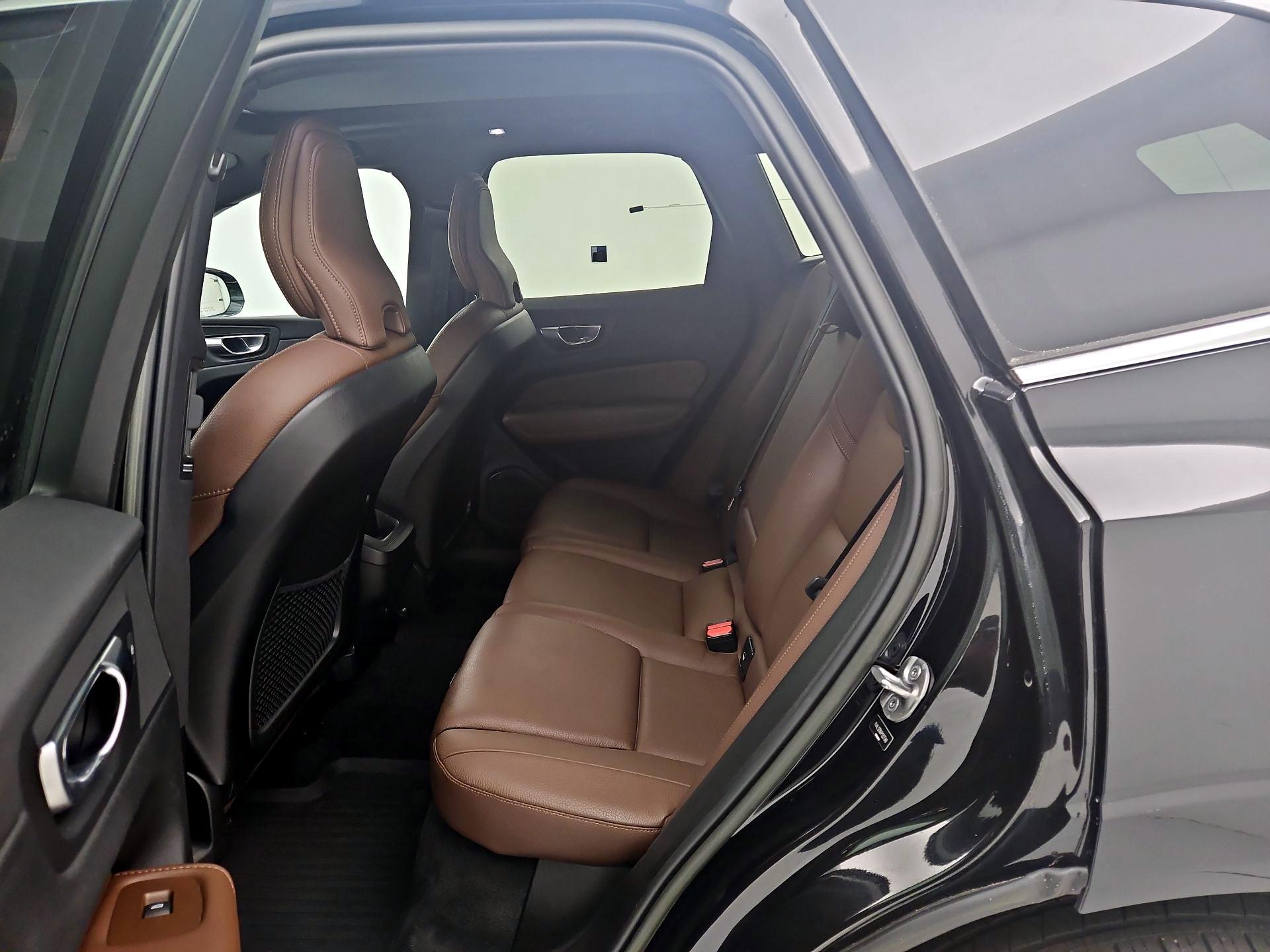 Thumbnail: 2023 Volvo XC60 - 20