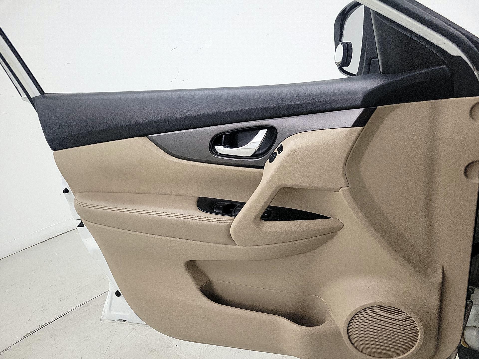 Thumbnail: 2015 Nissan Rogue - 12