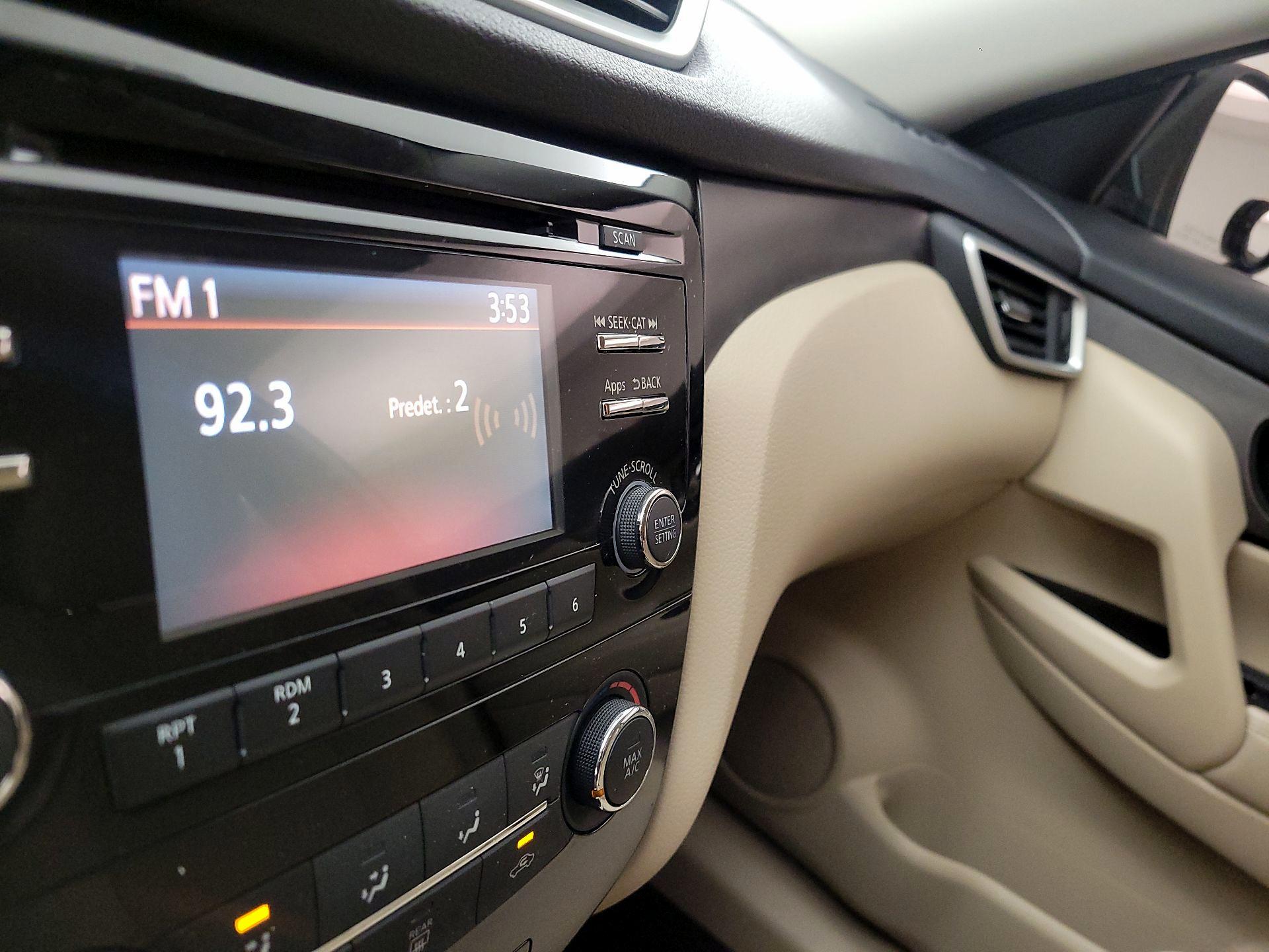 Thumbnail: 2015 Nissan Rogue - 15