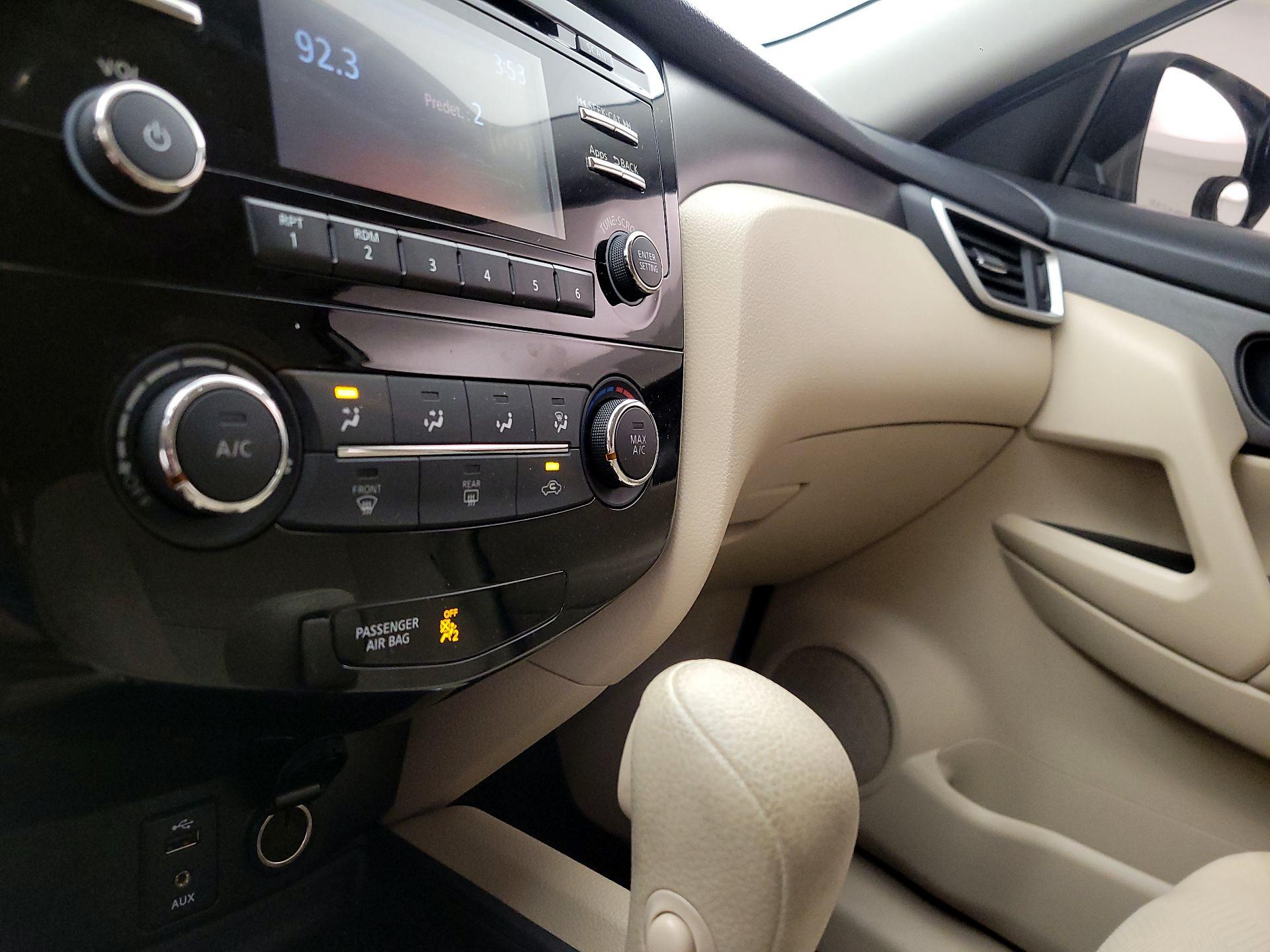 Thumbnail: 2015 Nissan Rogue - 16