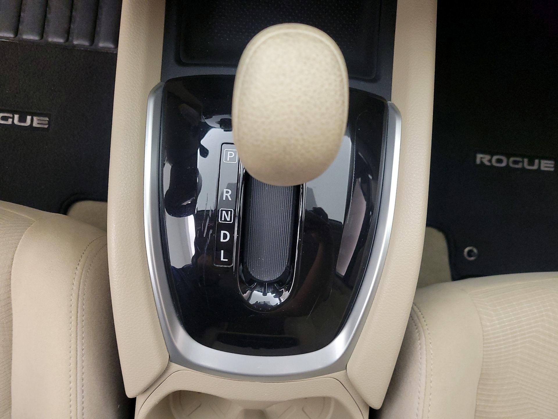 Thumbnail: 2015 Nissan Rogue - 17