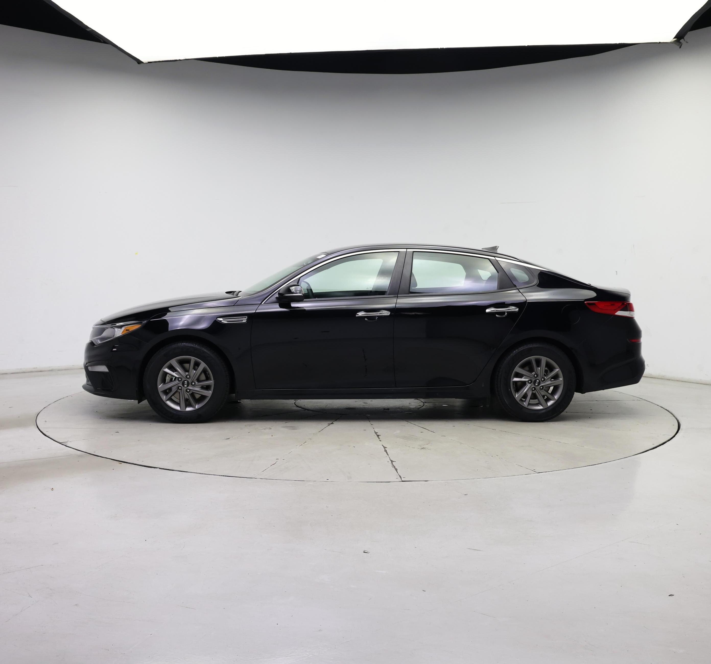 Thumbnail: 2020 Kia Optima - 3