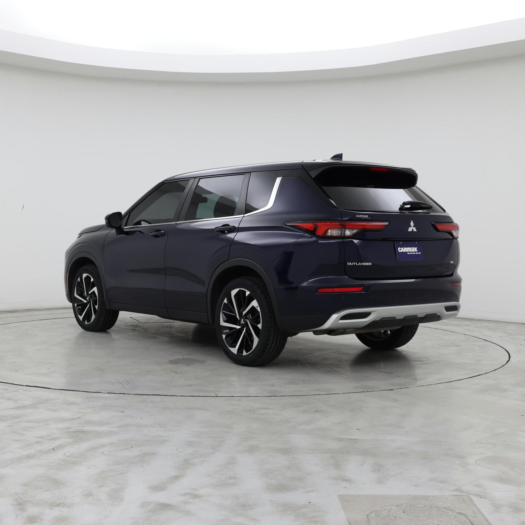 Thumbnail: 2023 Mitsubishi Outlander - 2