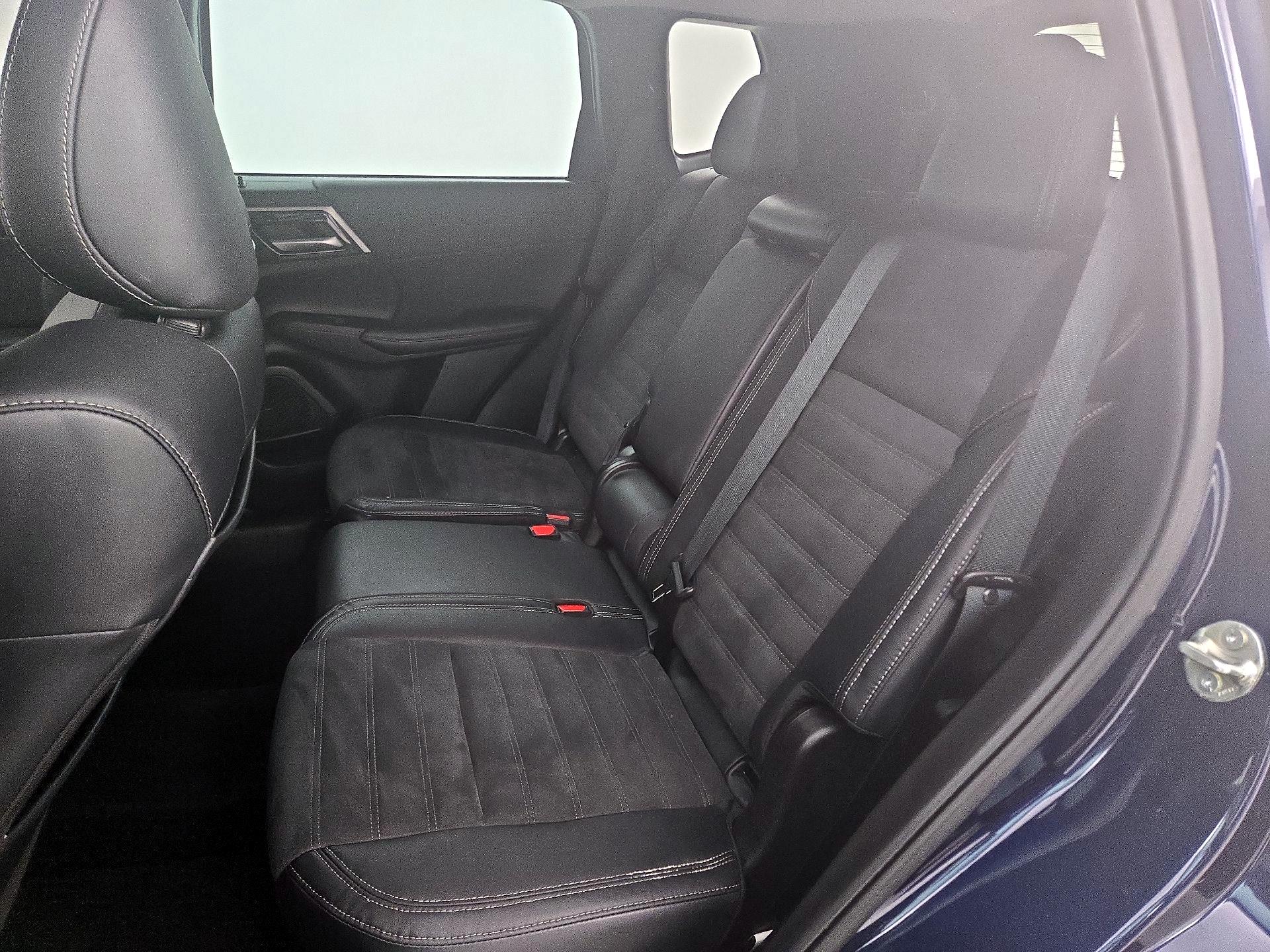 Thumbnail: 2023 Mitsubishi Outlander - 20