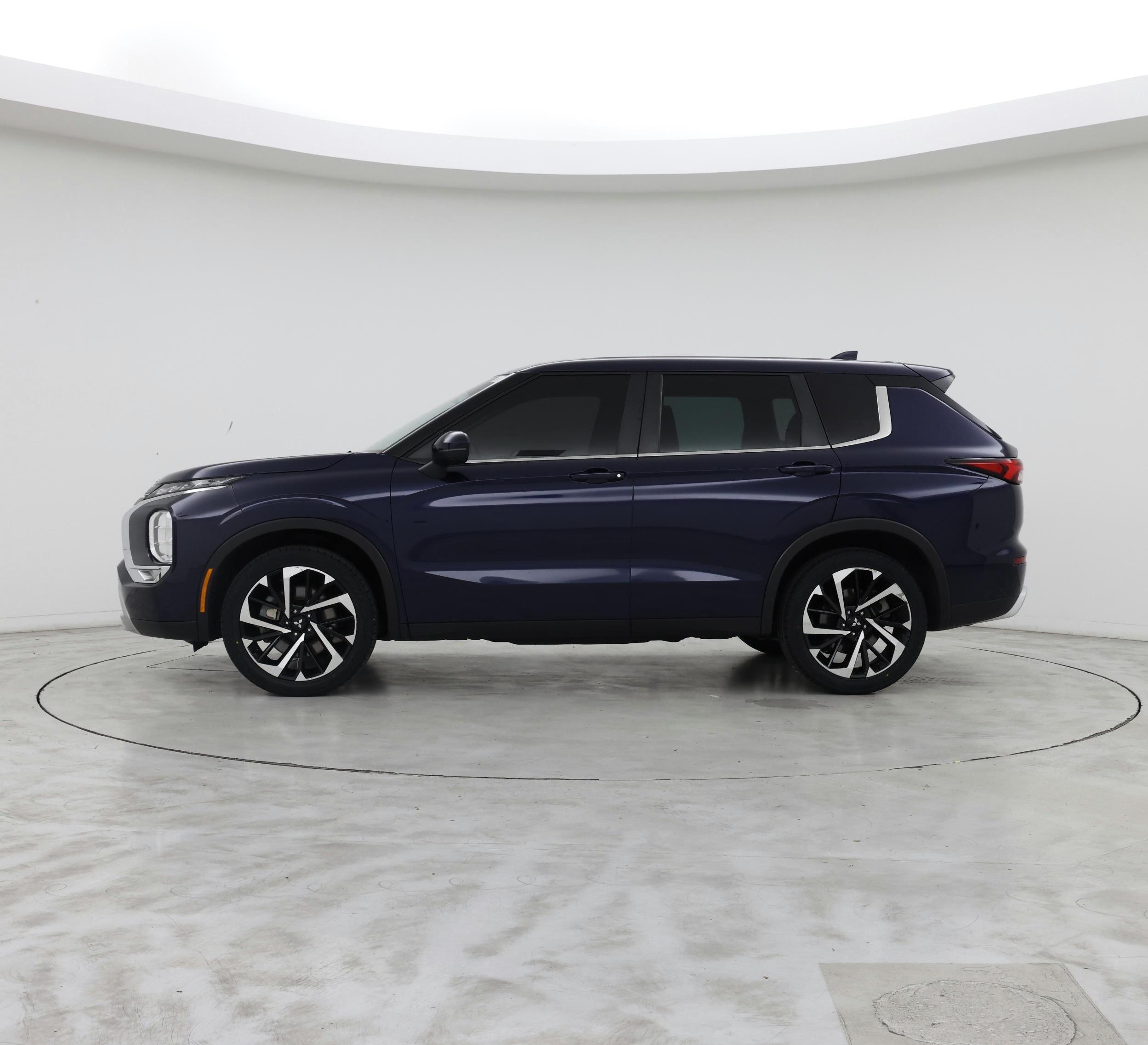 Thumbnail: 2023 Mitsubishi Outlander - 3