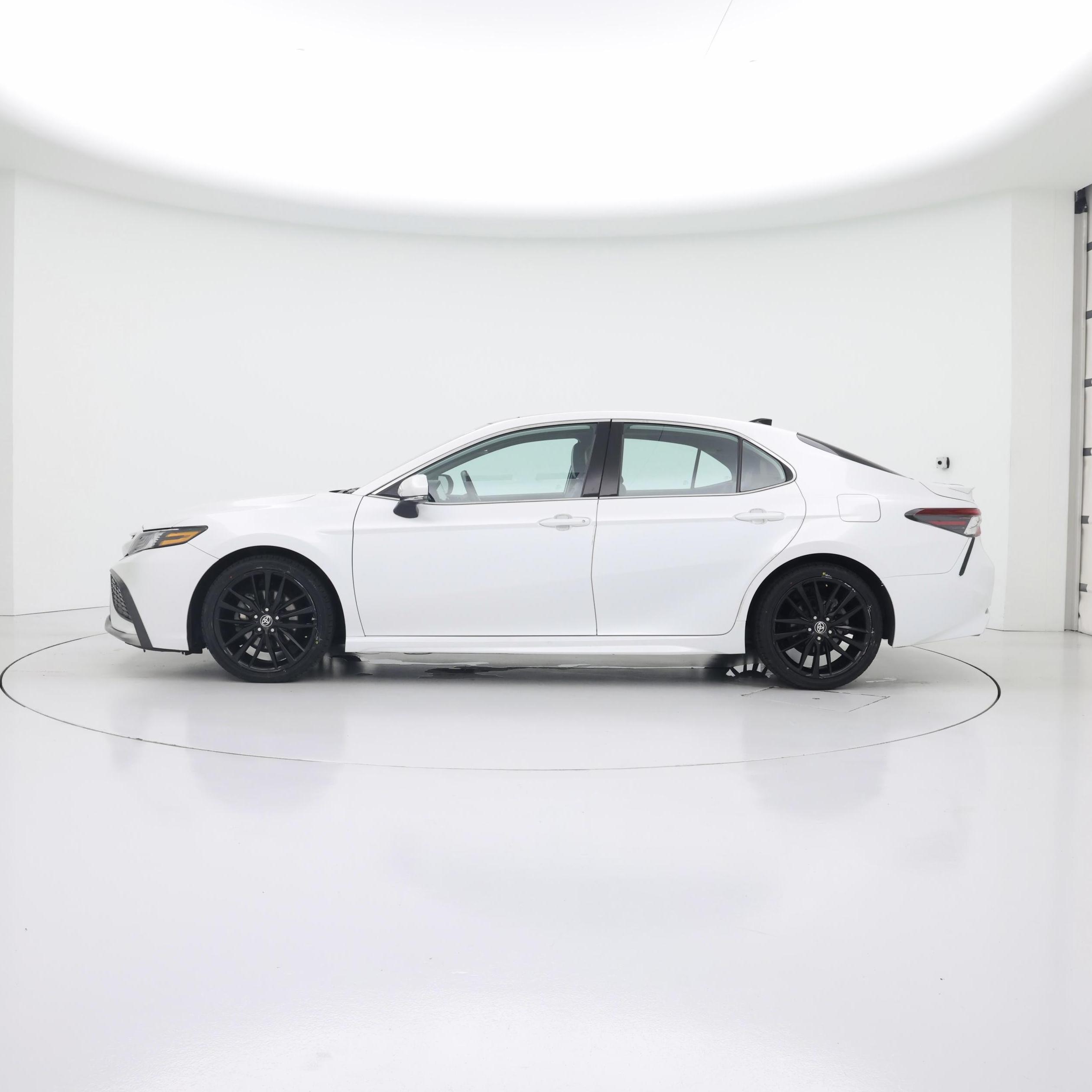 Thumbnail: 2021 Toyota Camry - 3