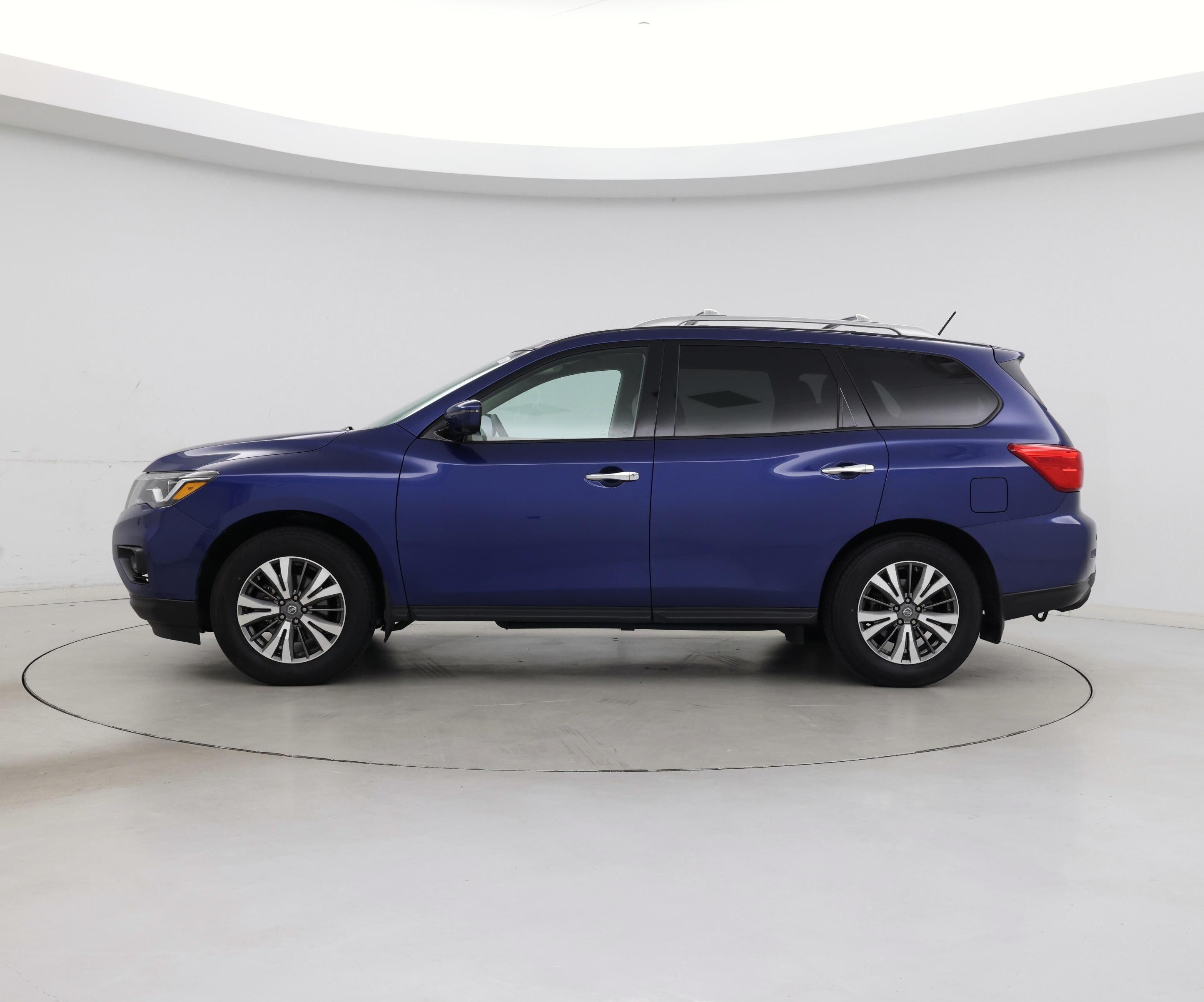 Thumbnail: 2017 Nissan Pathfinder - 3