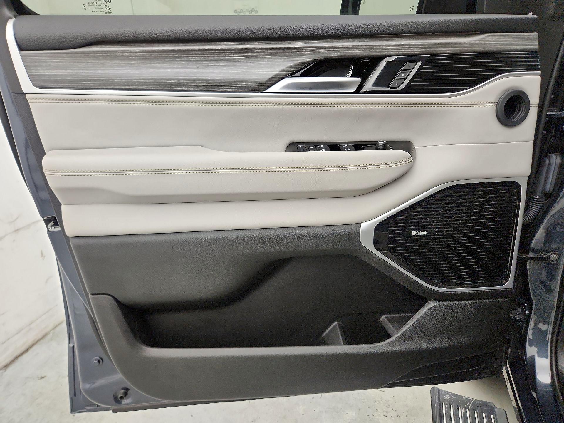 Thumbnail: 2023 Jeep Wagoneer - 12