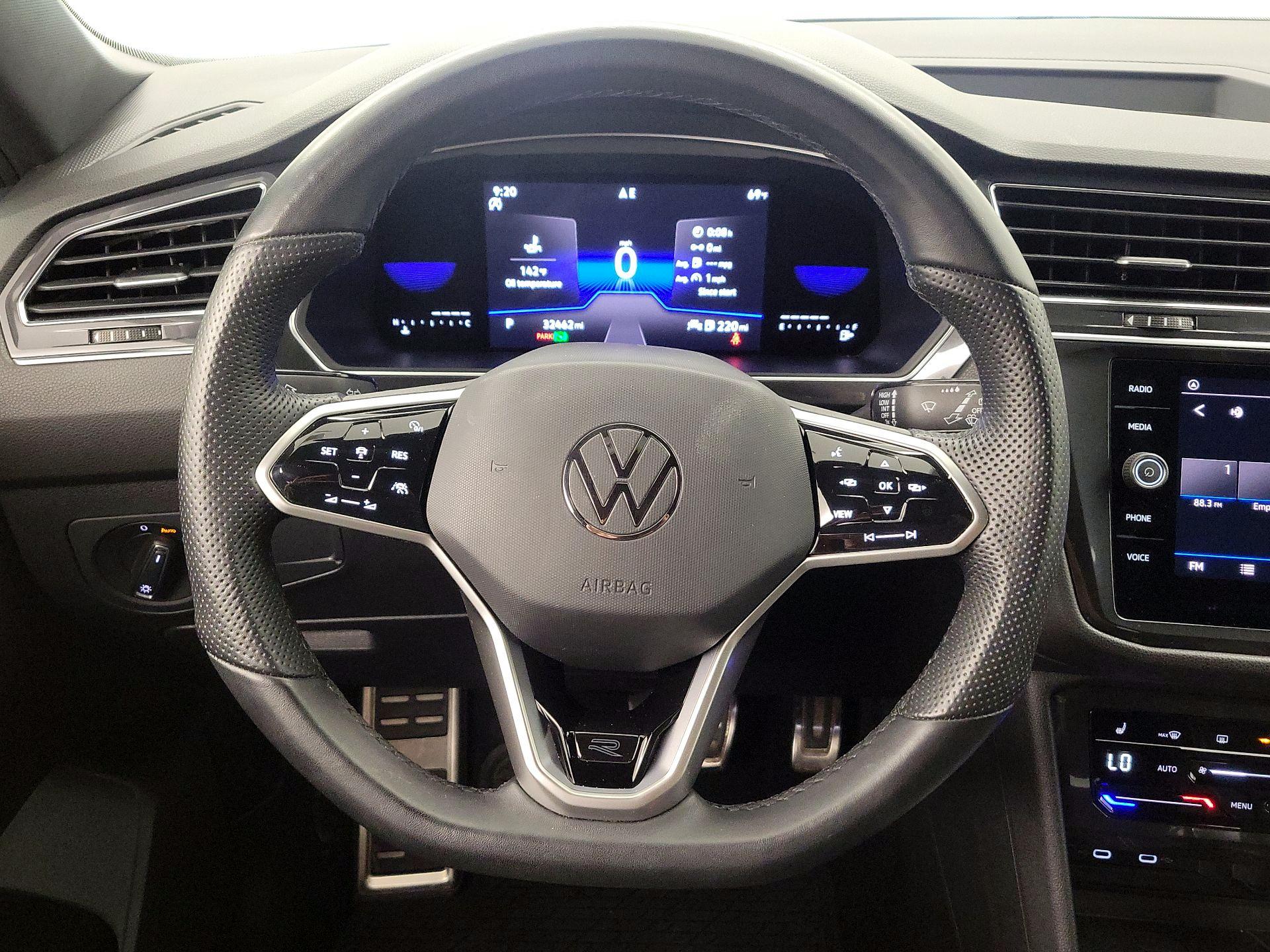 Thumbnail: 2022 Volkswagen Tiguan - 10
