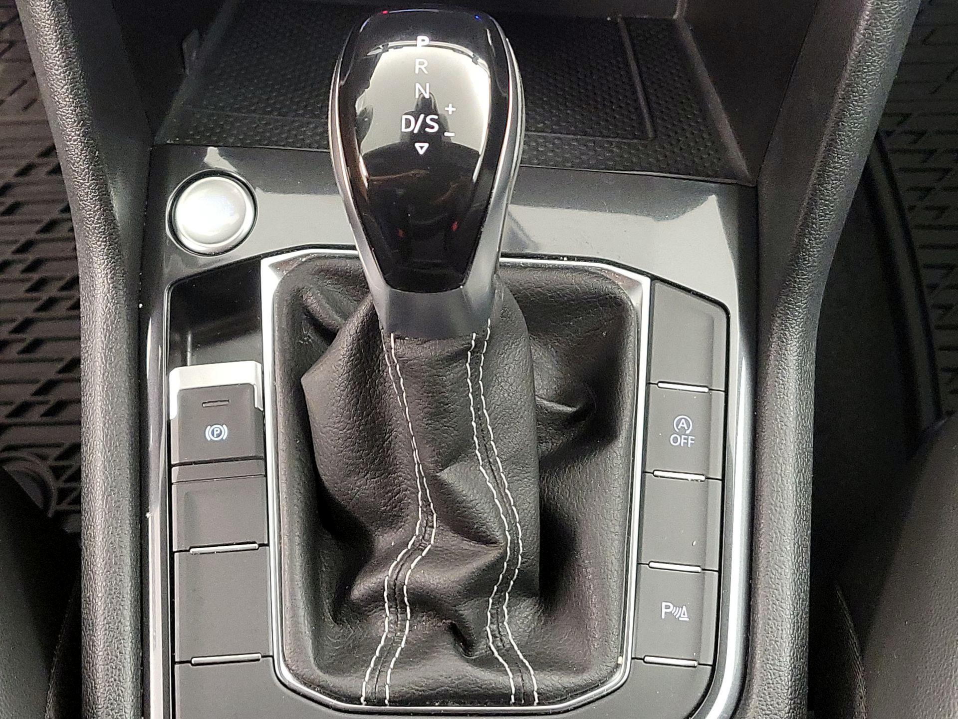 Thumbnail: 2022 Volkswagen Tiguan - 17