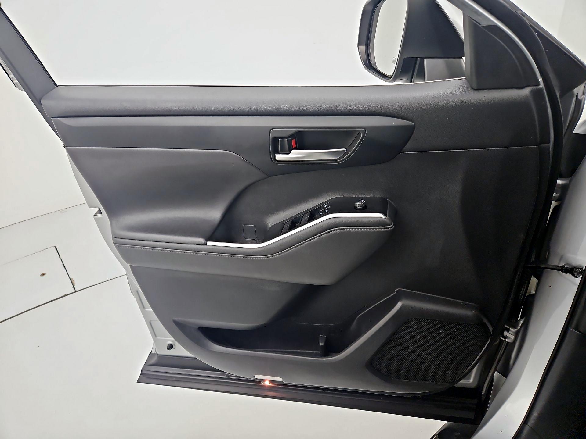 Thumbnail: 2021 Toyota Highlander - 12
