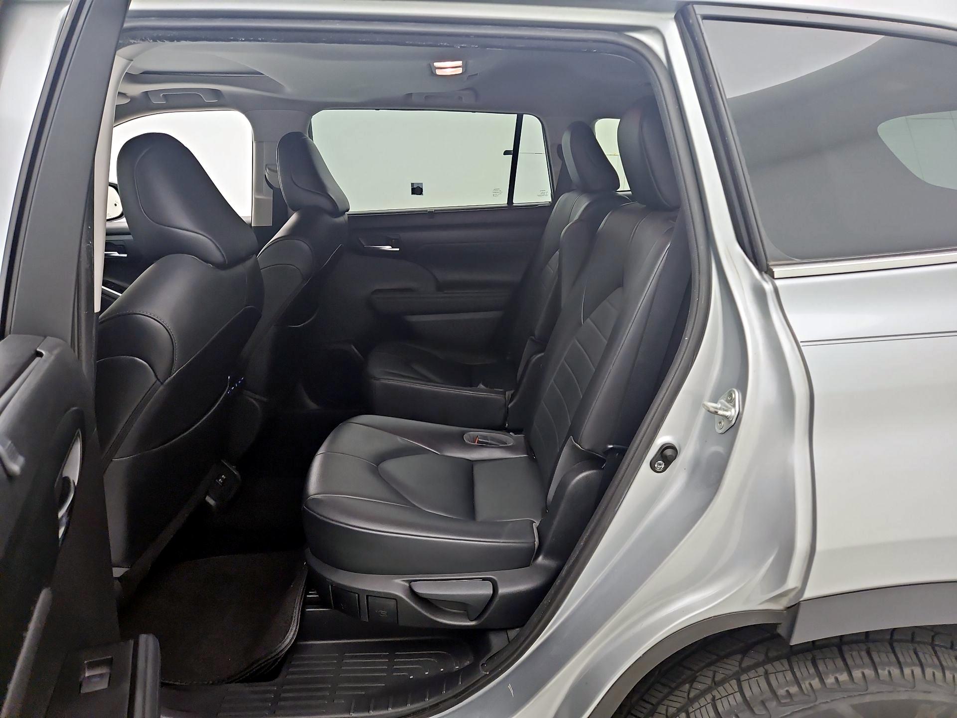 Thumbnail: 2021 Toyota Highlander - 20
