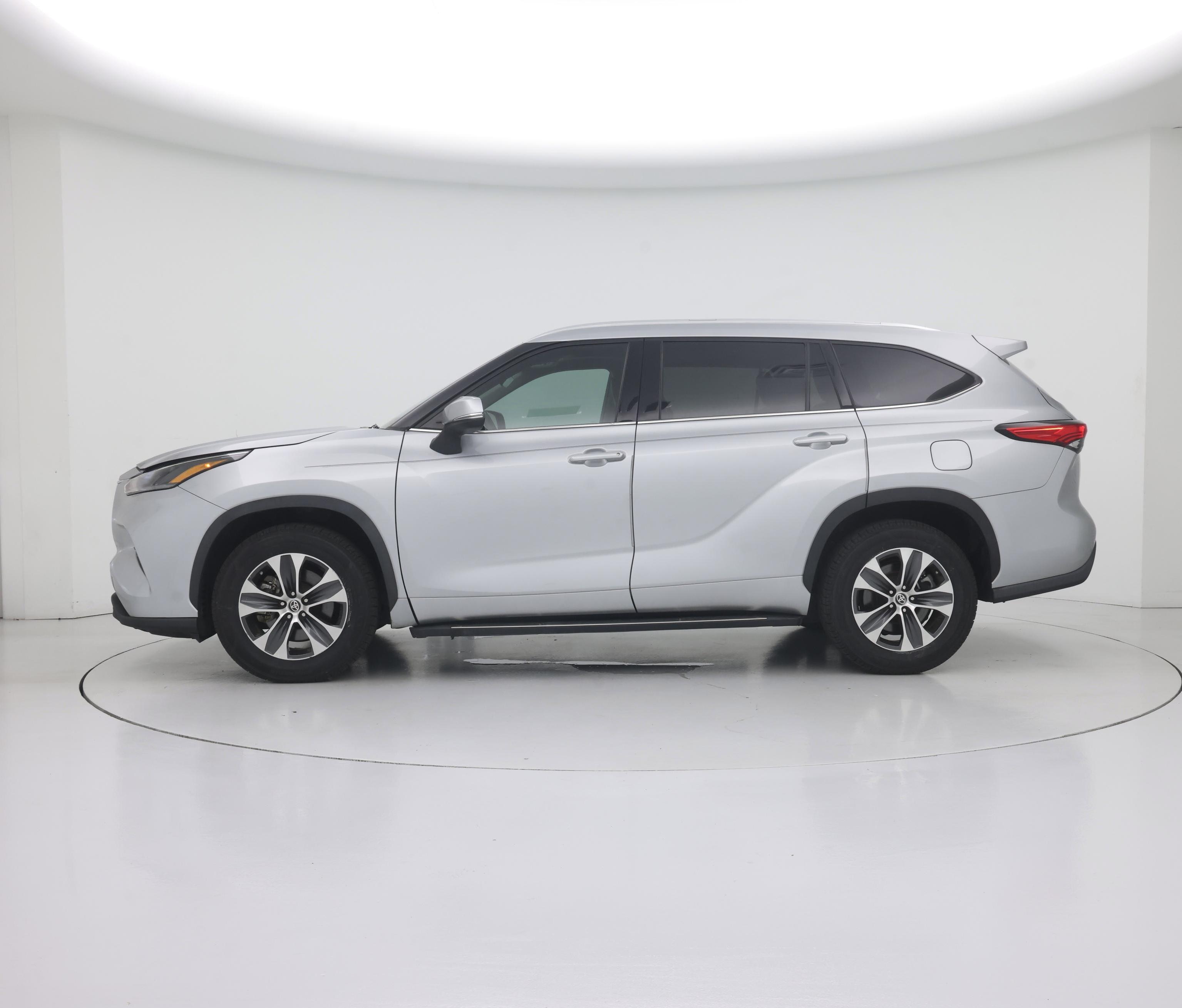 Thumbnail: 2021 Toyota Highlander - 3