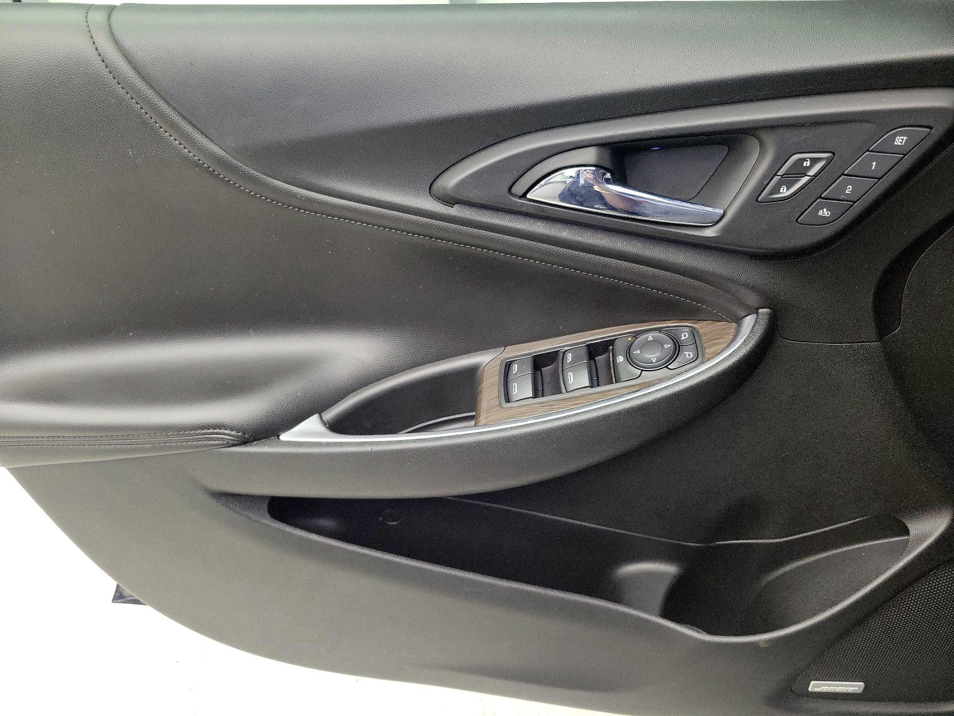 Thumbnail: 2019 Chevrolet Malibu - 12