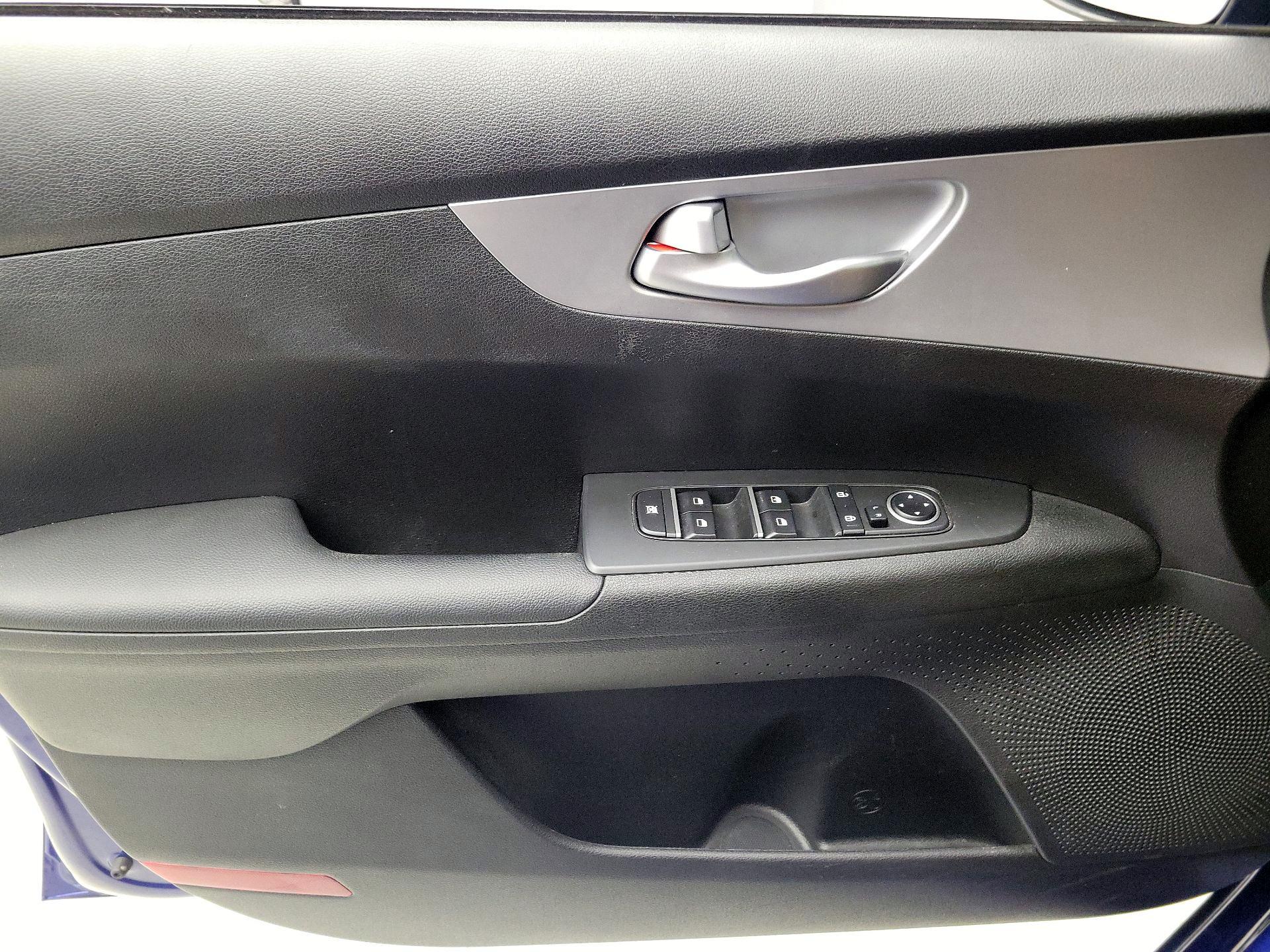 Thumbnail: 2023 Kia Forte - 12