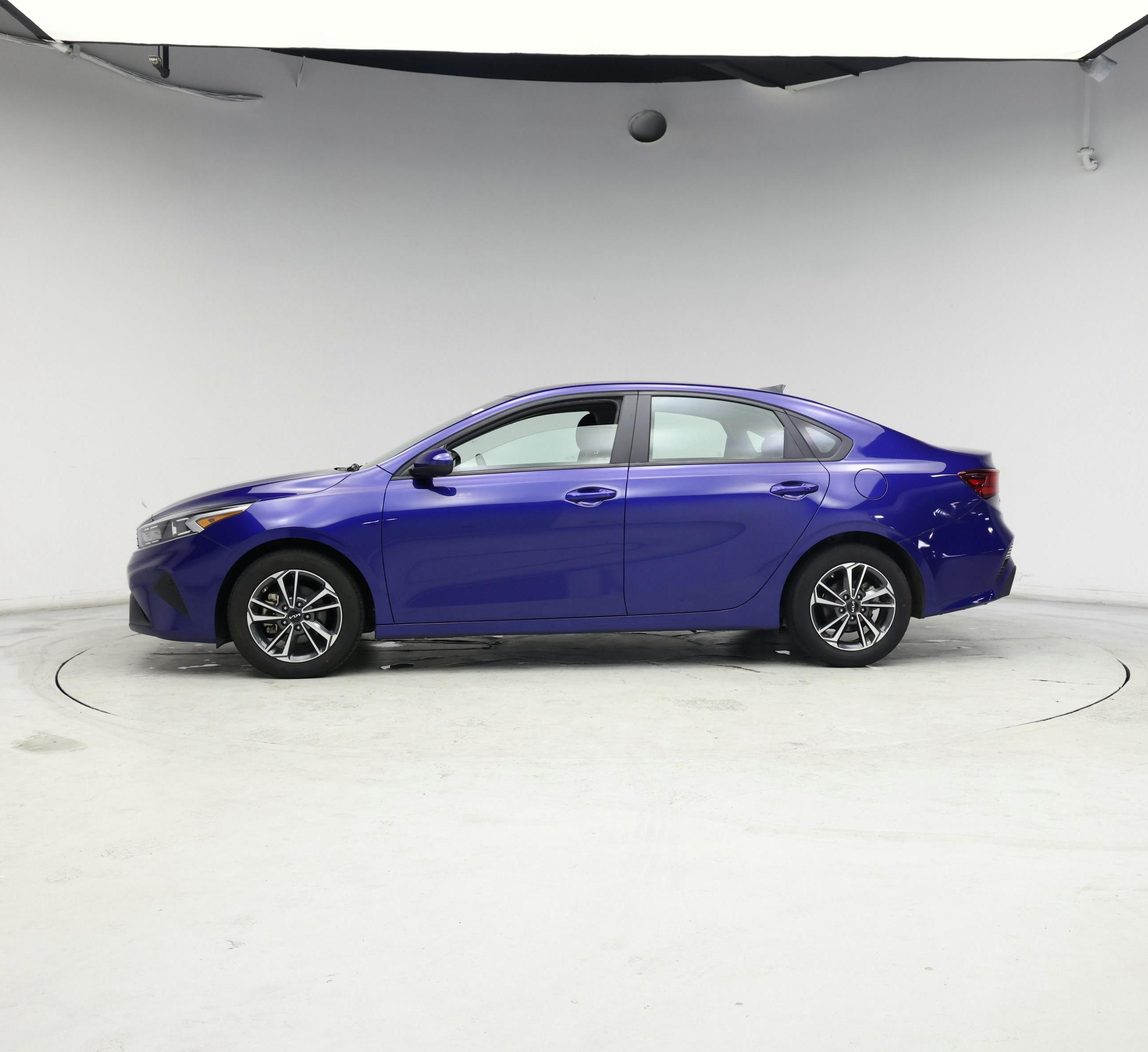 Thumbnail: 2023 Kia Forte - 3