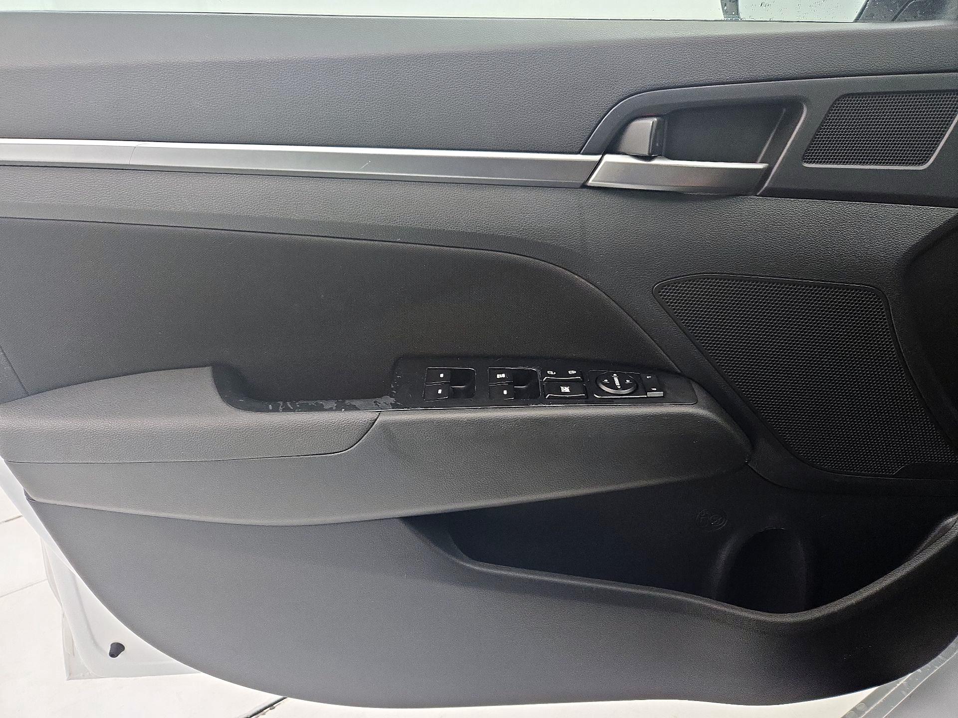 Thumbnail: 2020 Hyundai Elantra - 12