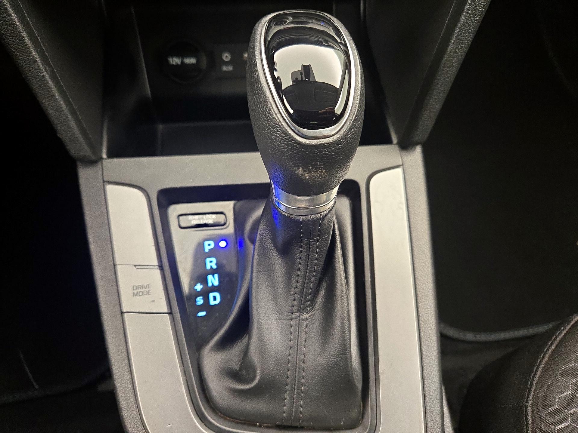 Thumbnail: 2020 Hyundai Elantra - 17