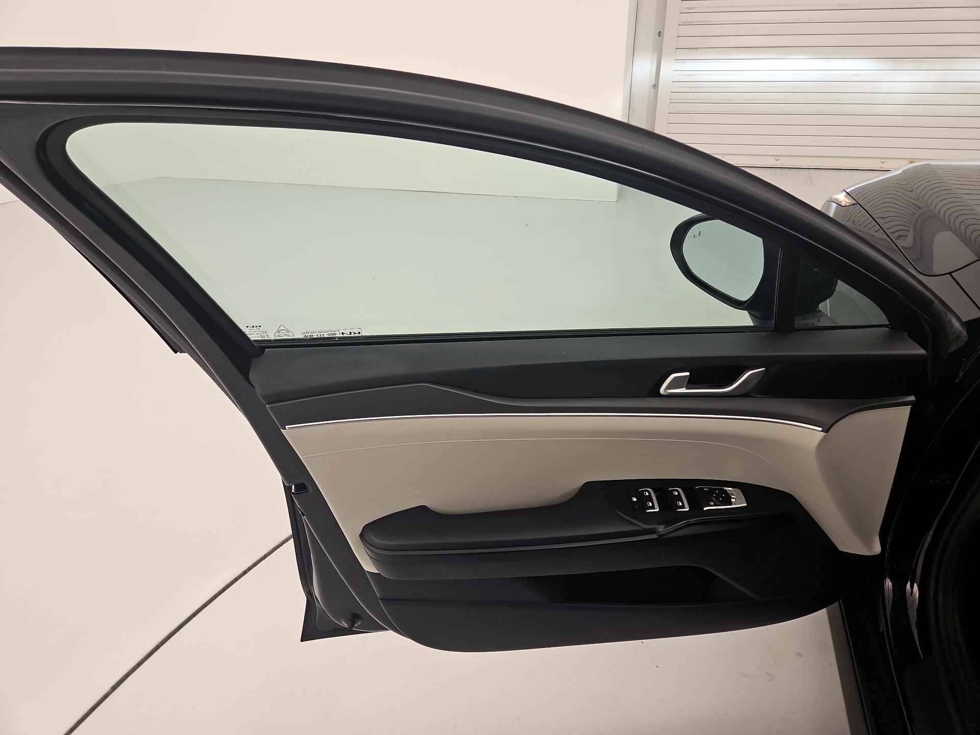 Thumbnail: 2022 Kia K5 - 12