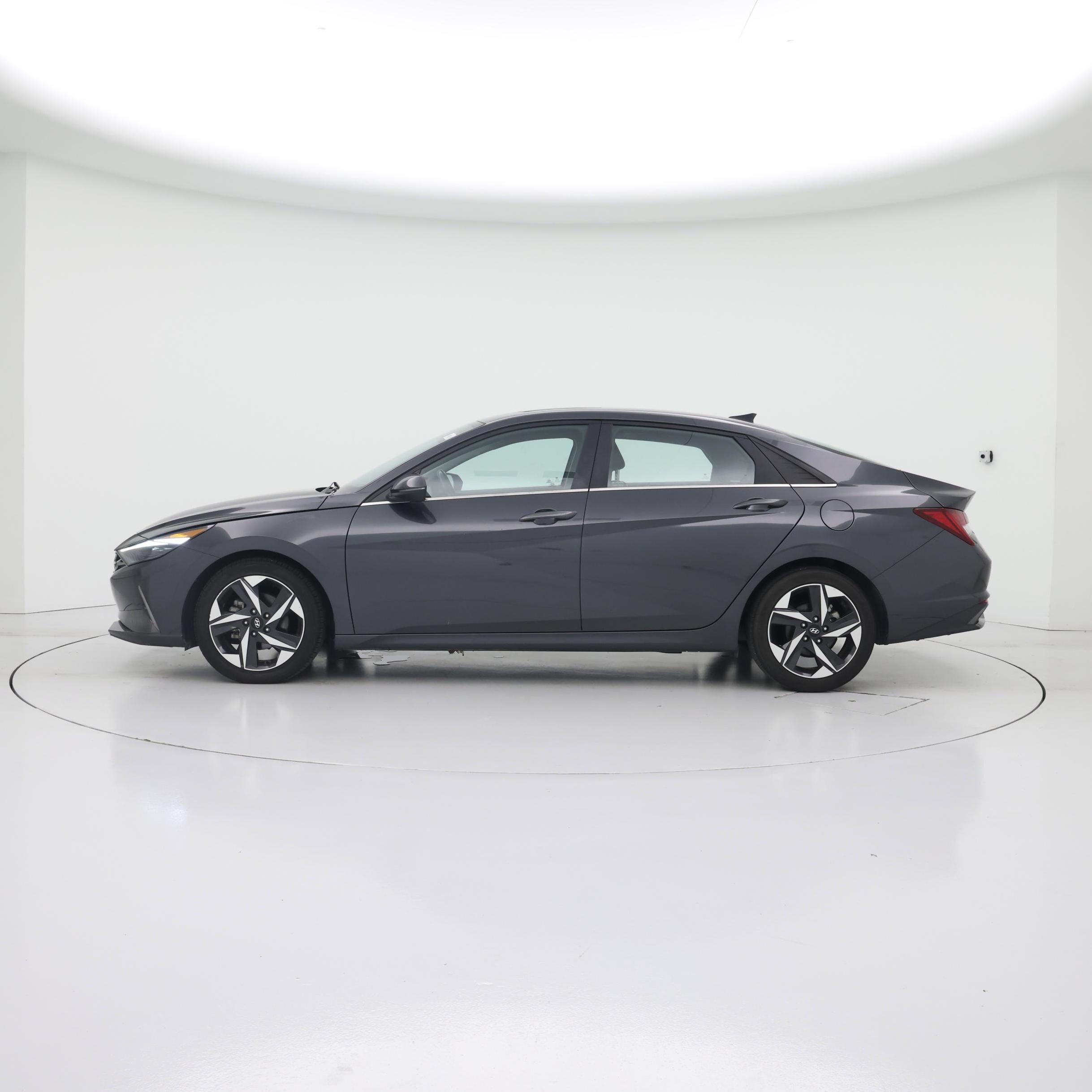 Thumbnail: 2022 Hyundai Elantra - 3