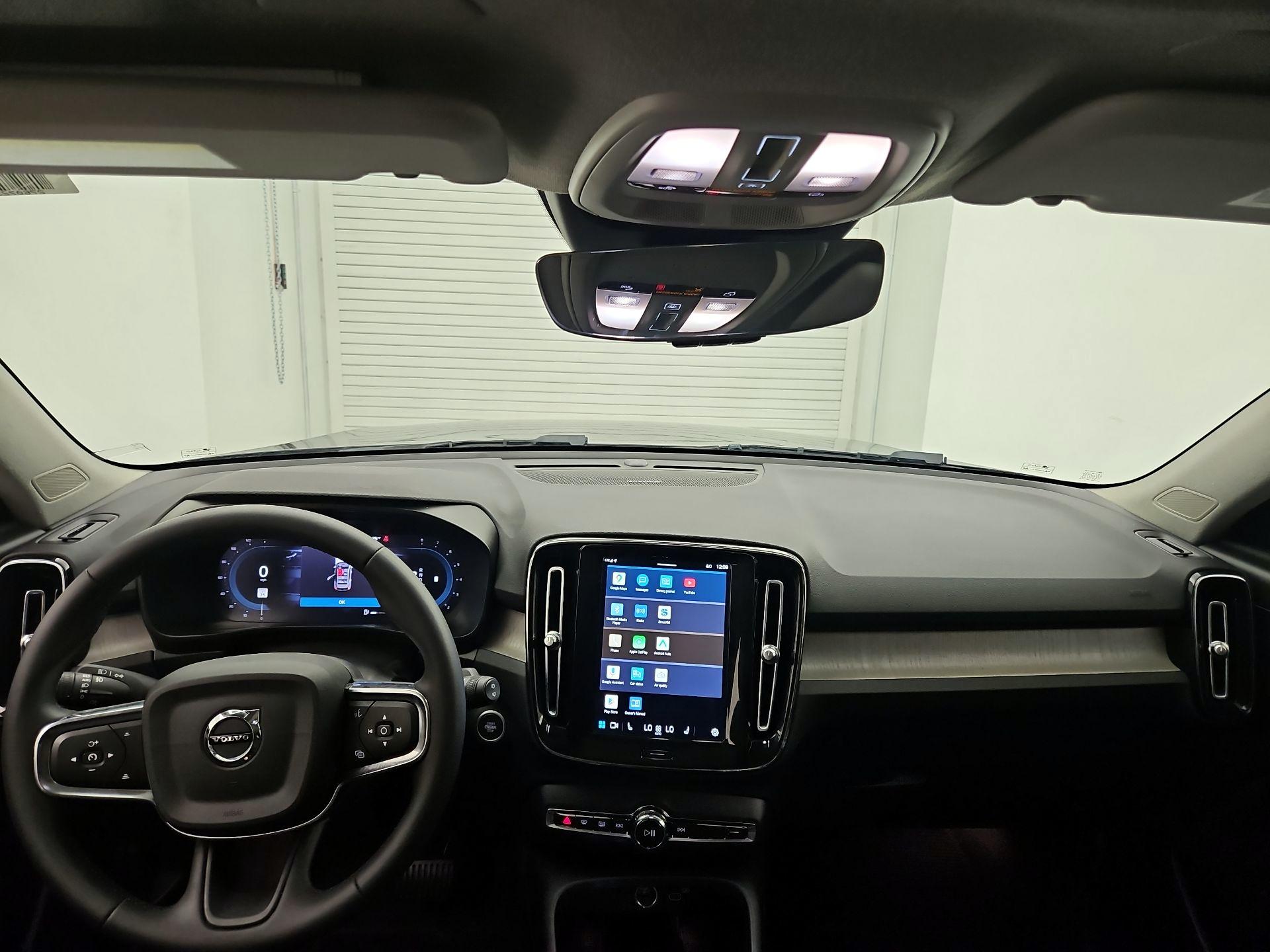 Thumbnail: 2023 Volvo XC40 - 9
