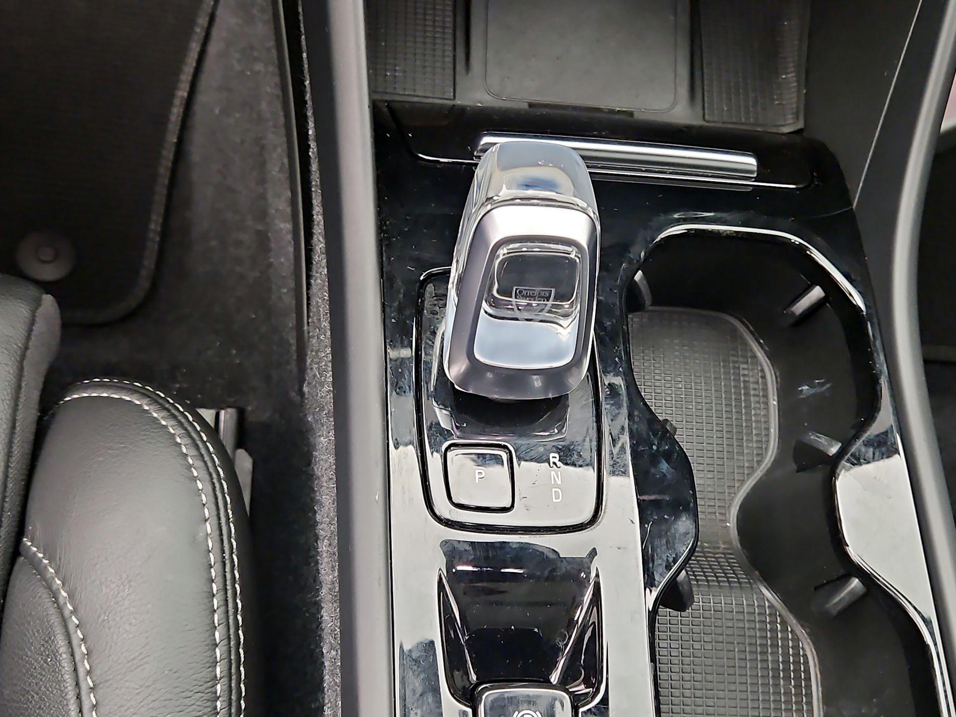 Thumbnail: 2023 Volvo XC40 - 17