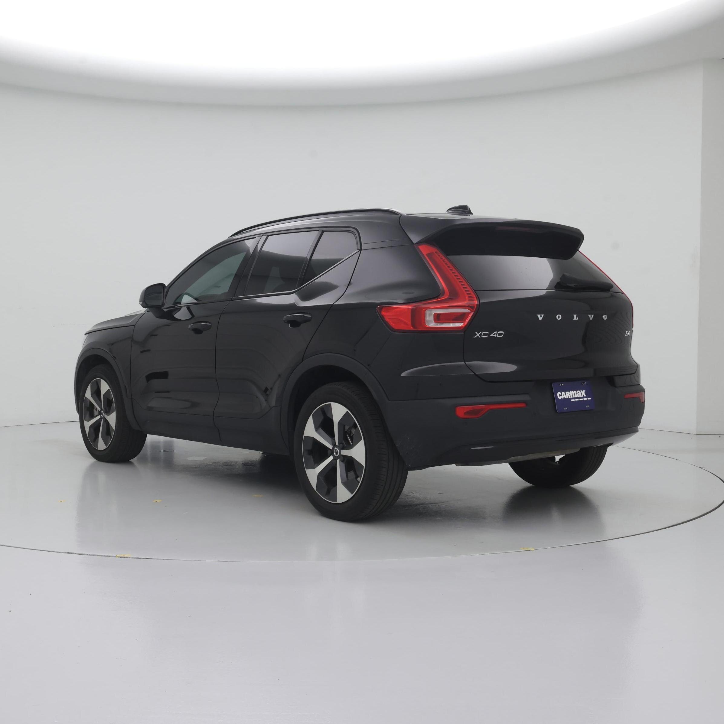 Thumbnail: 2023 Volvo XC40 - 2