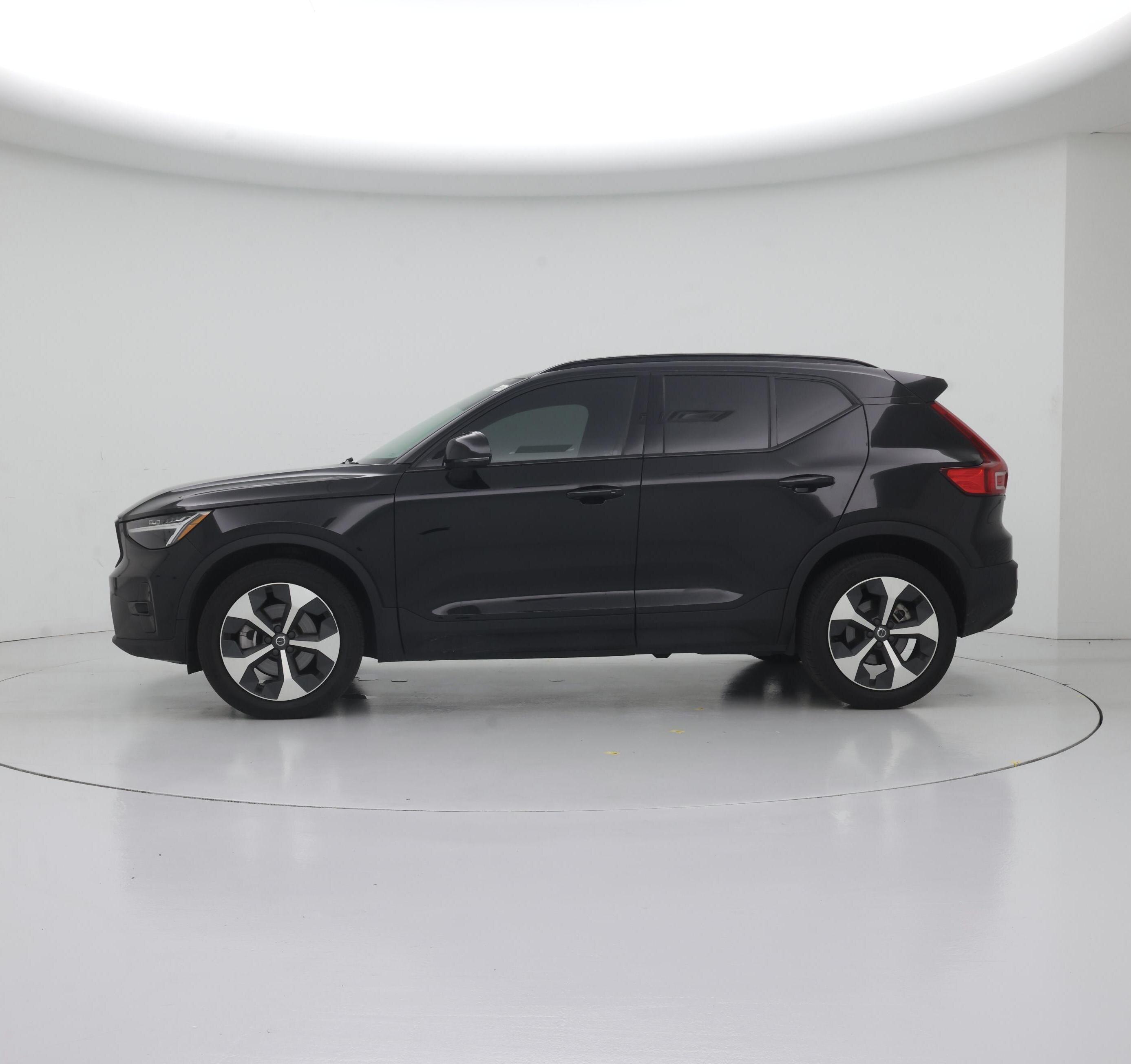 Thumbnail: 2023 Volvo XC40 - 3