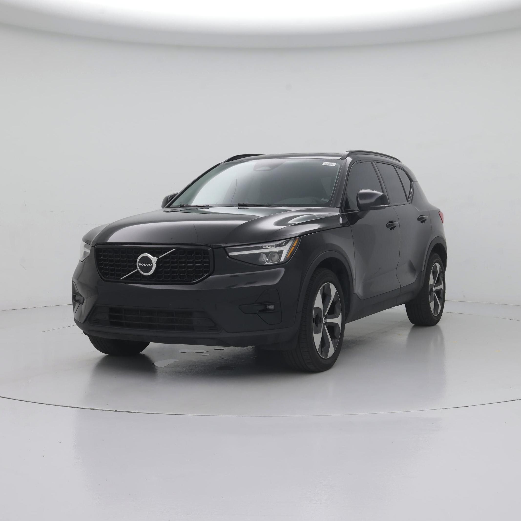 Thumbnail: 2023 Volvo XC40 - 4