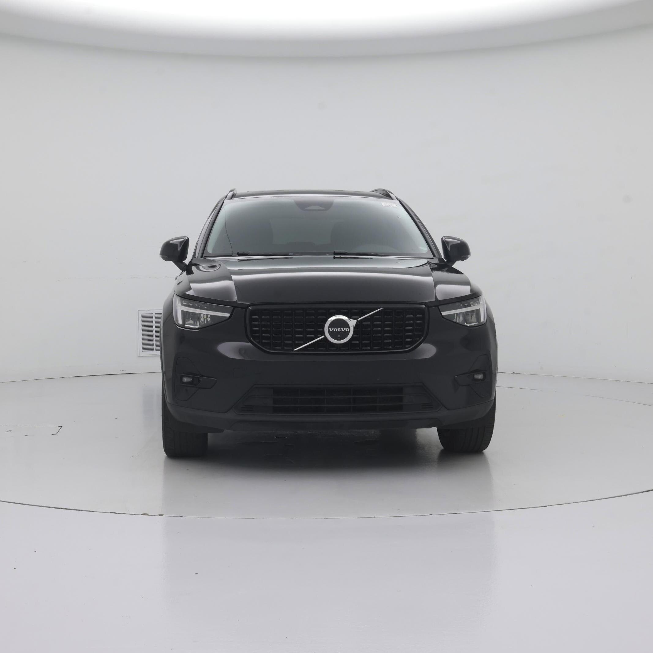 Thumbnail: 2023 Volvo XC40 - 5
