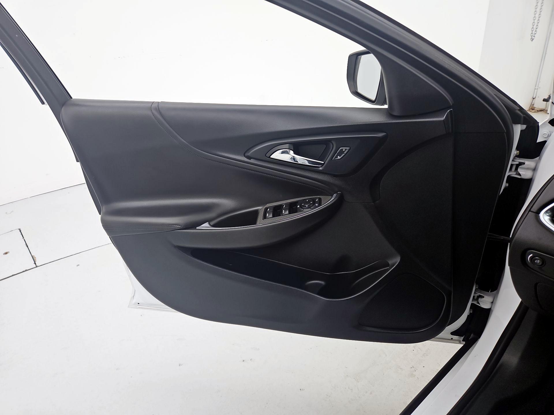 Thumbnail: 2021 Chevrolet Malibu - 12