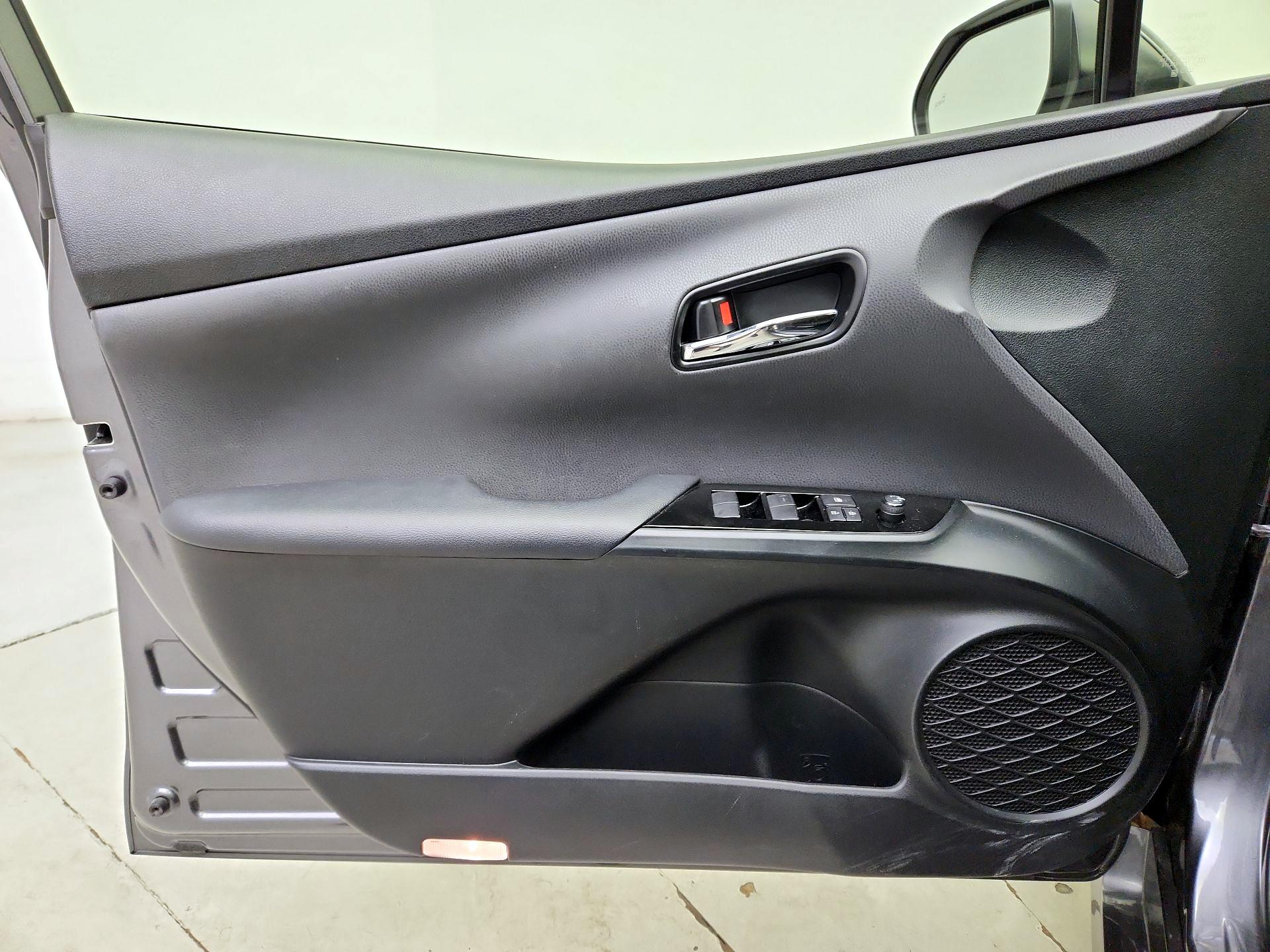 Thumbnail: 2022 Toyota Prius - 12