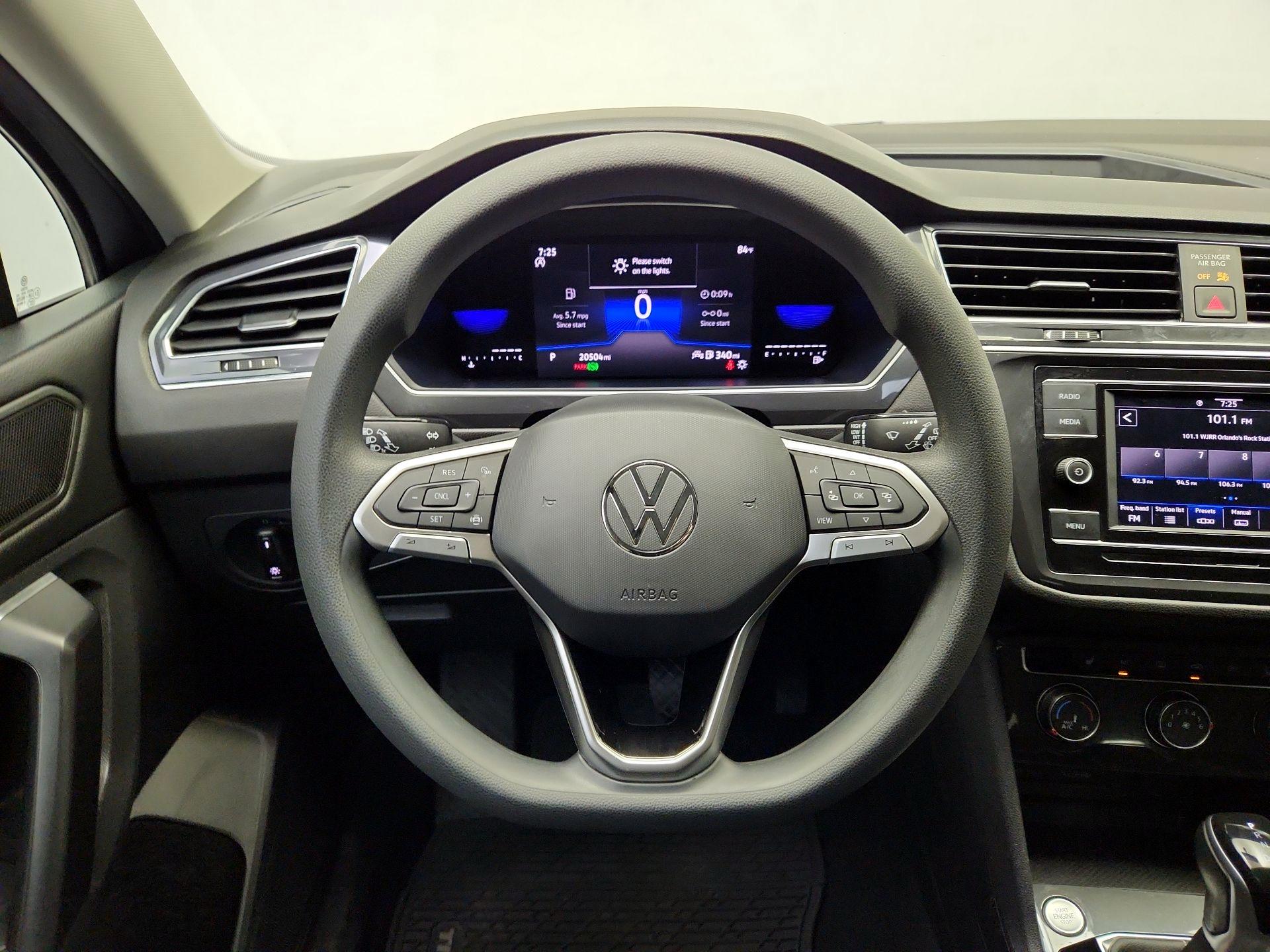 Thumbnail: 2022 Volkswagen Tiguan - 10