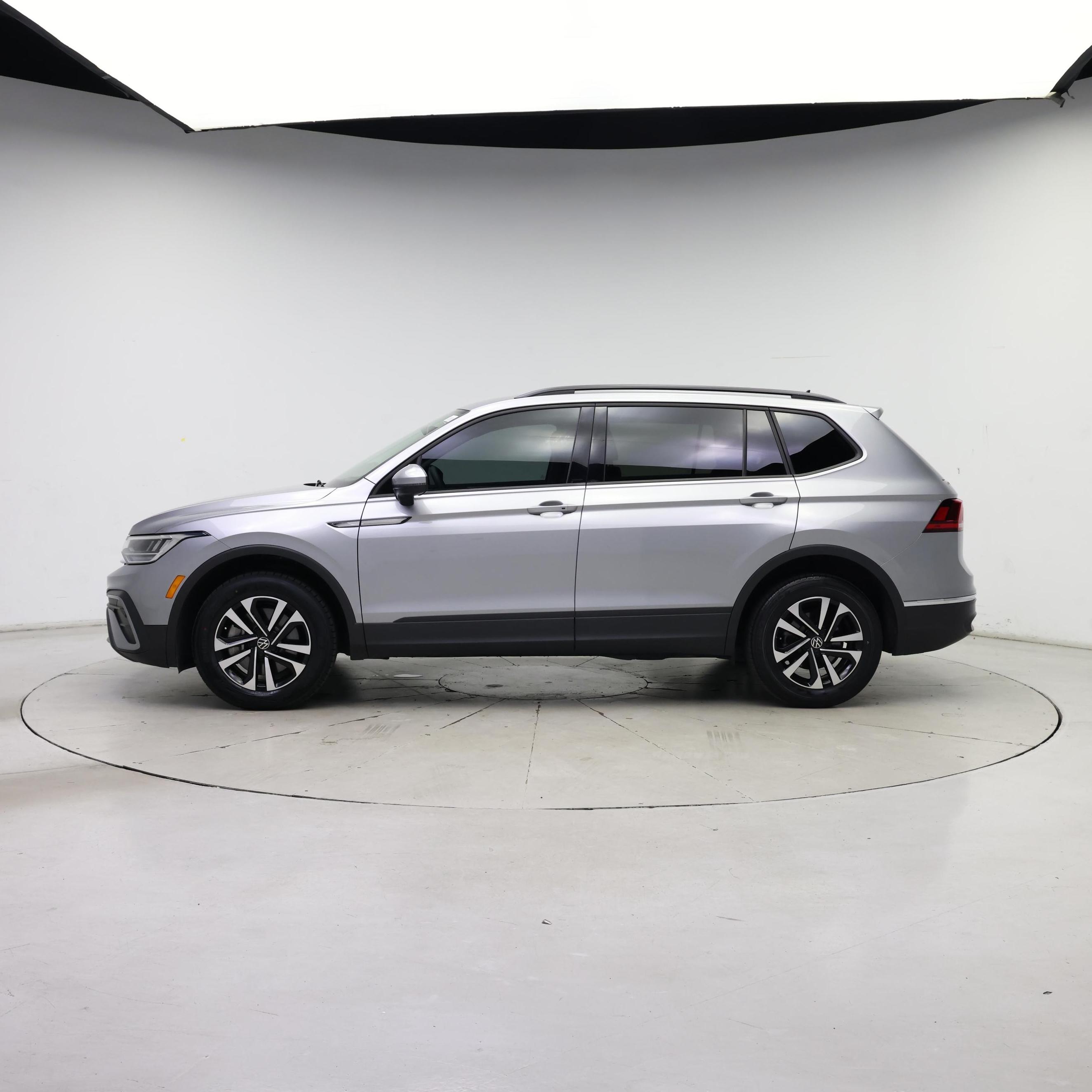 Thumbnail: 2022 Volkswagen Tiguan - 3