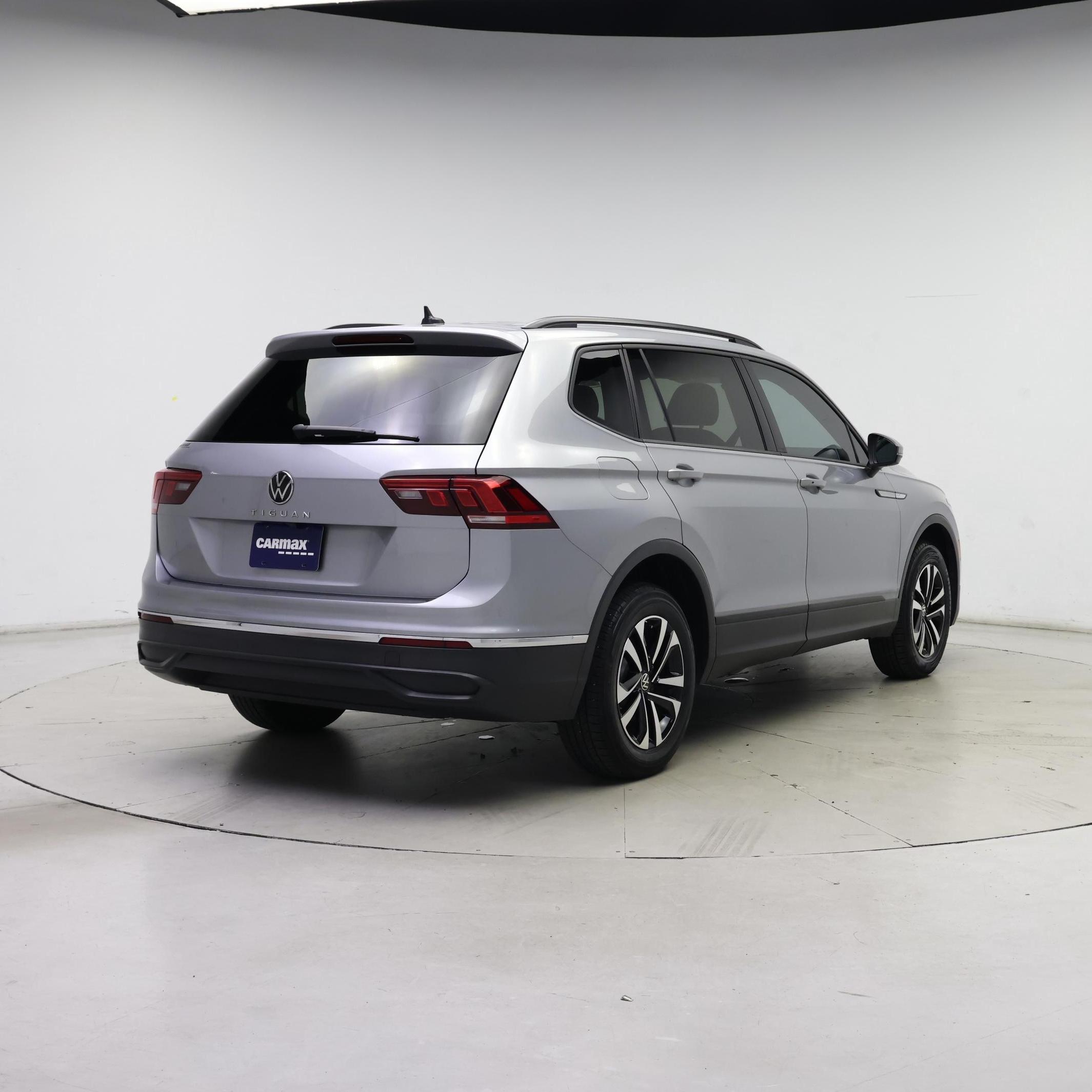 Thumbnail: 2022 Volkswagen Tiguan - 8