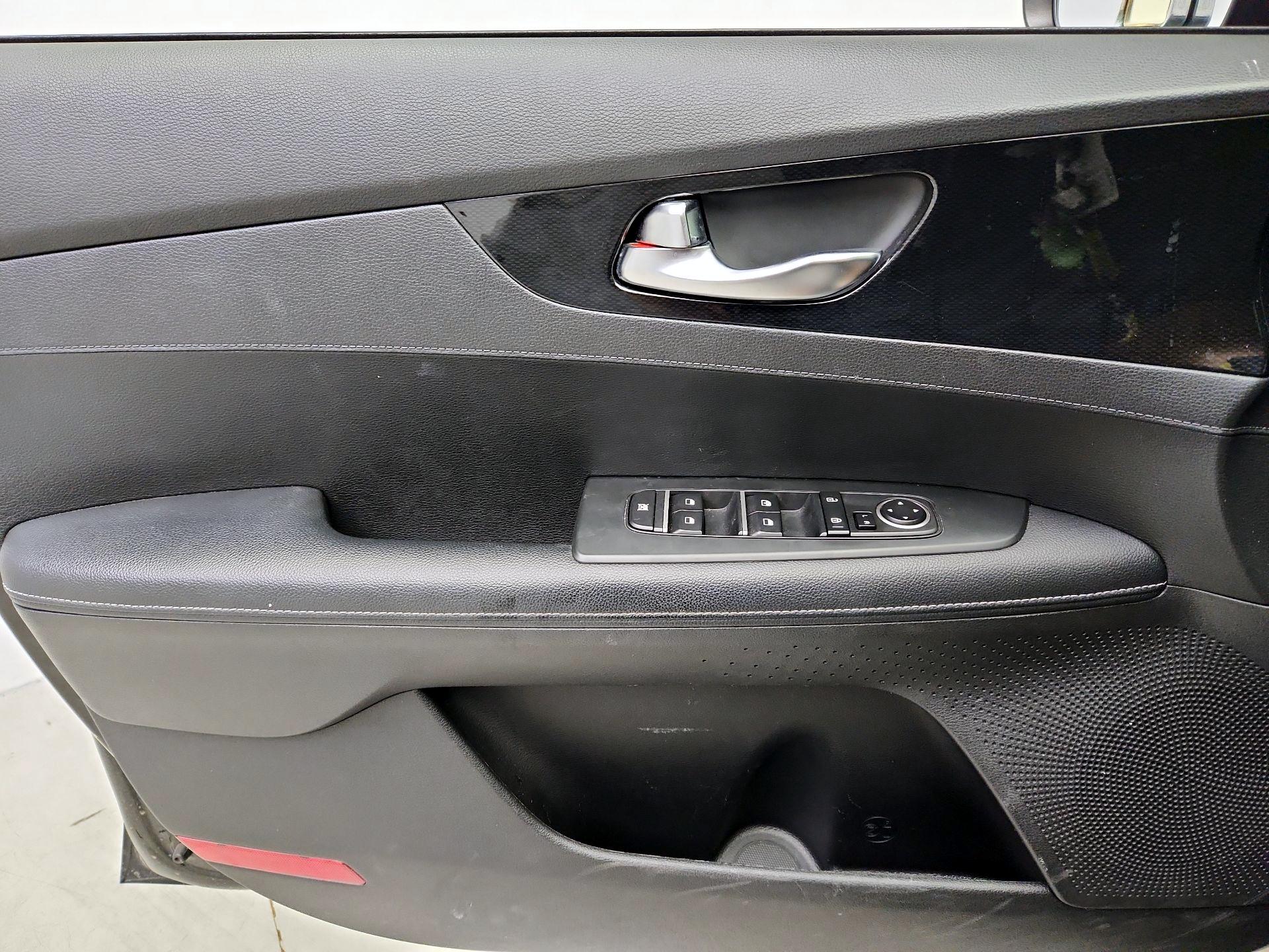 Thumbnail: 2021 Kia Forte - 12