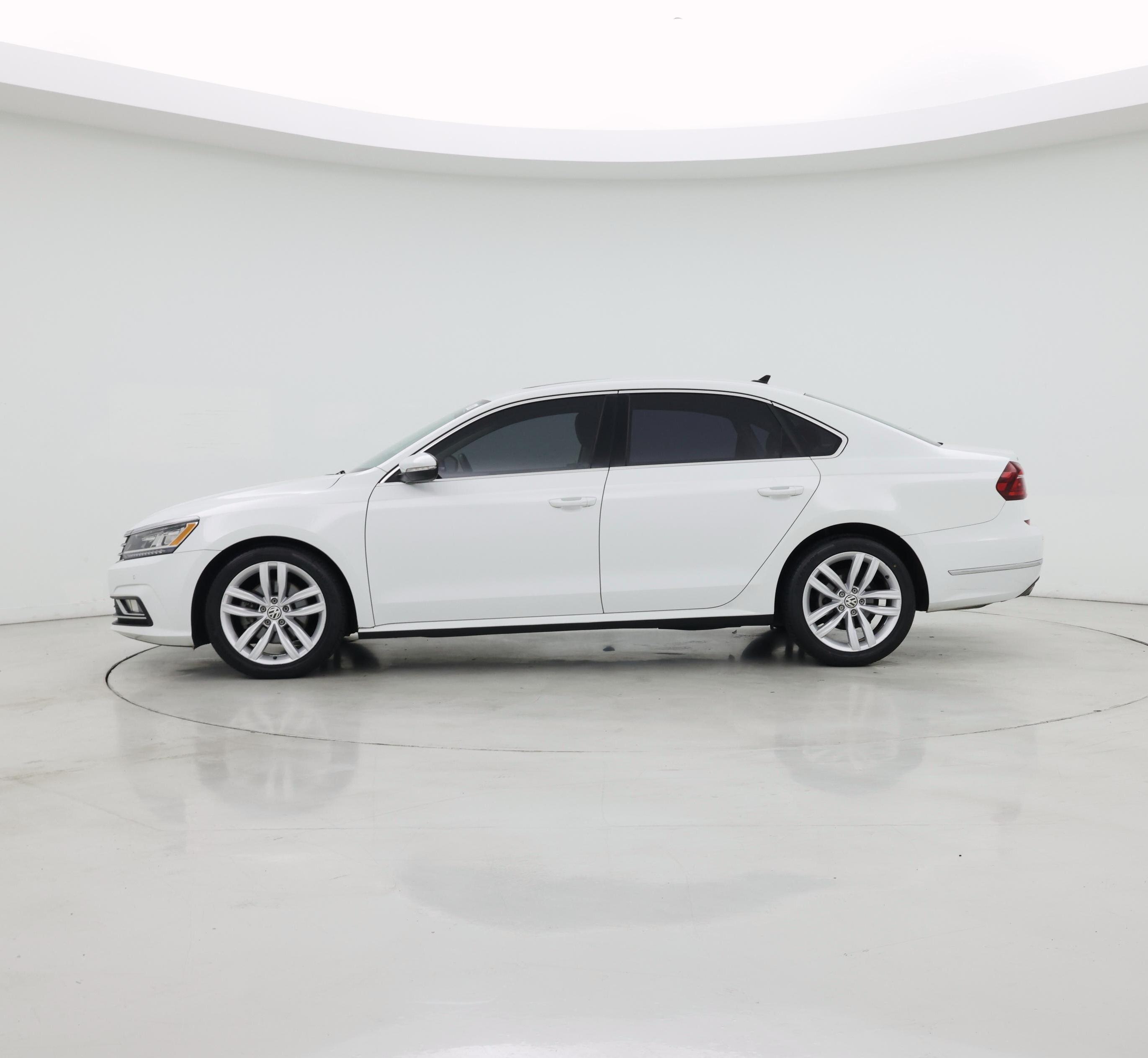 Thumbnail: 2018 Volkswagen Passat - 3