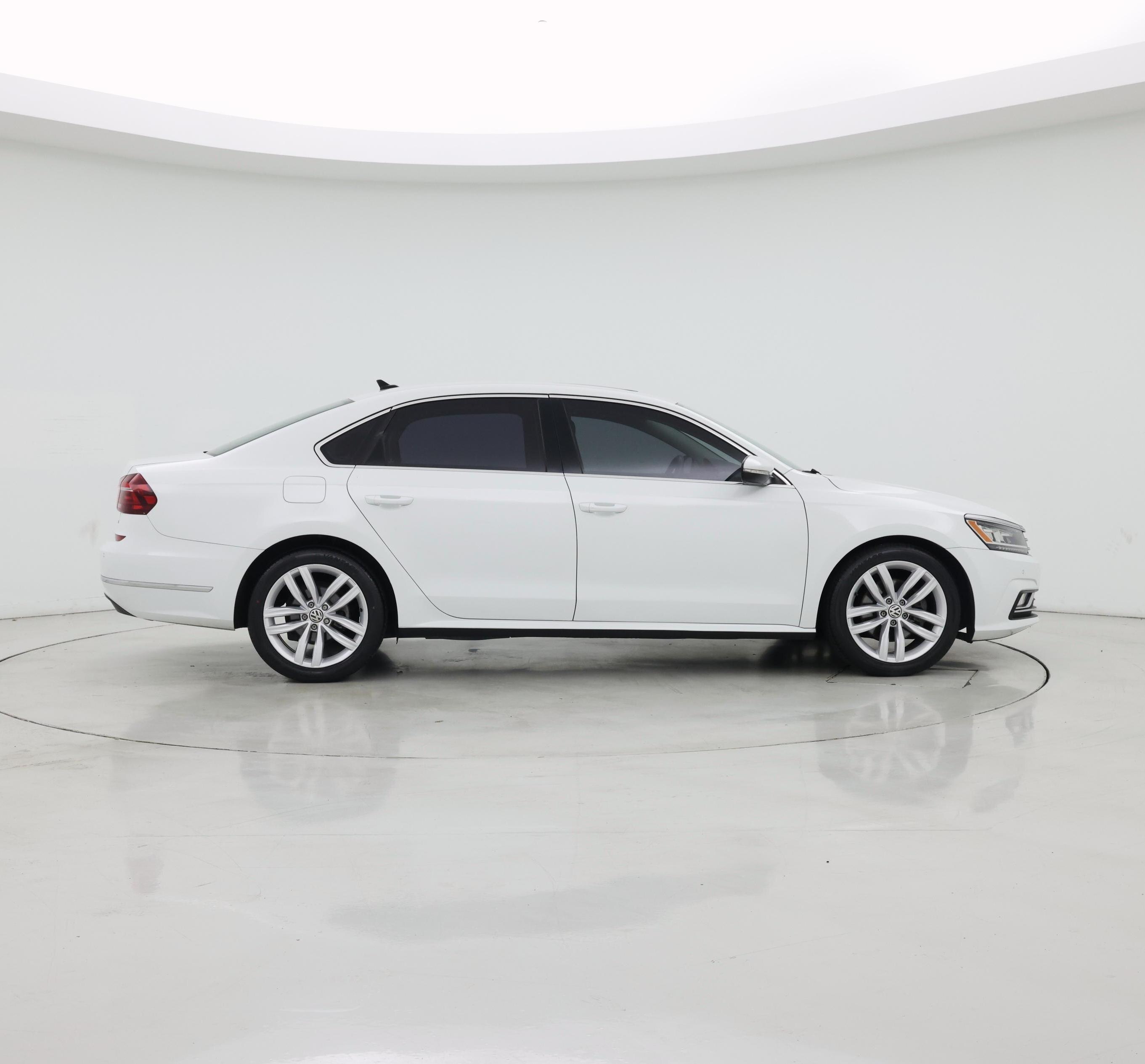 Thumbnail: 2018 Volkswagen Passat - 7