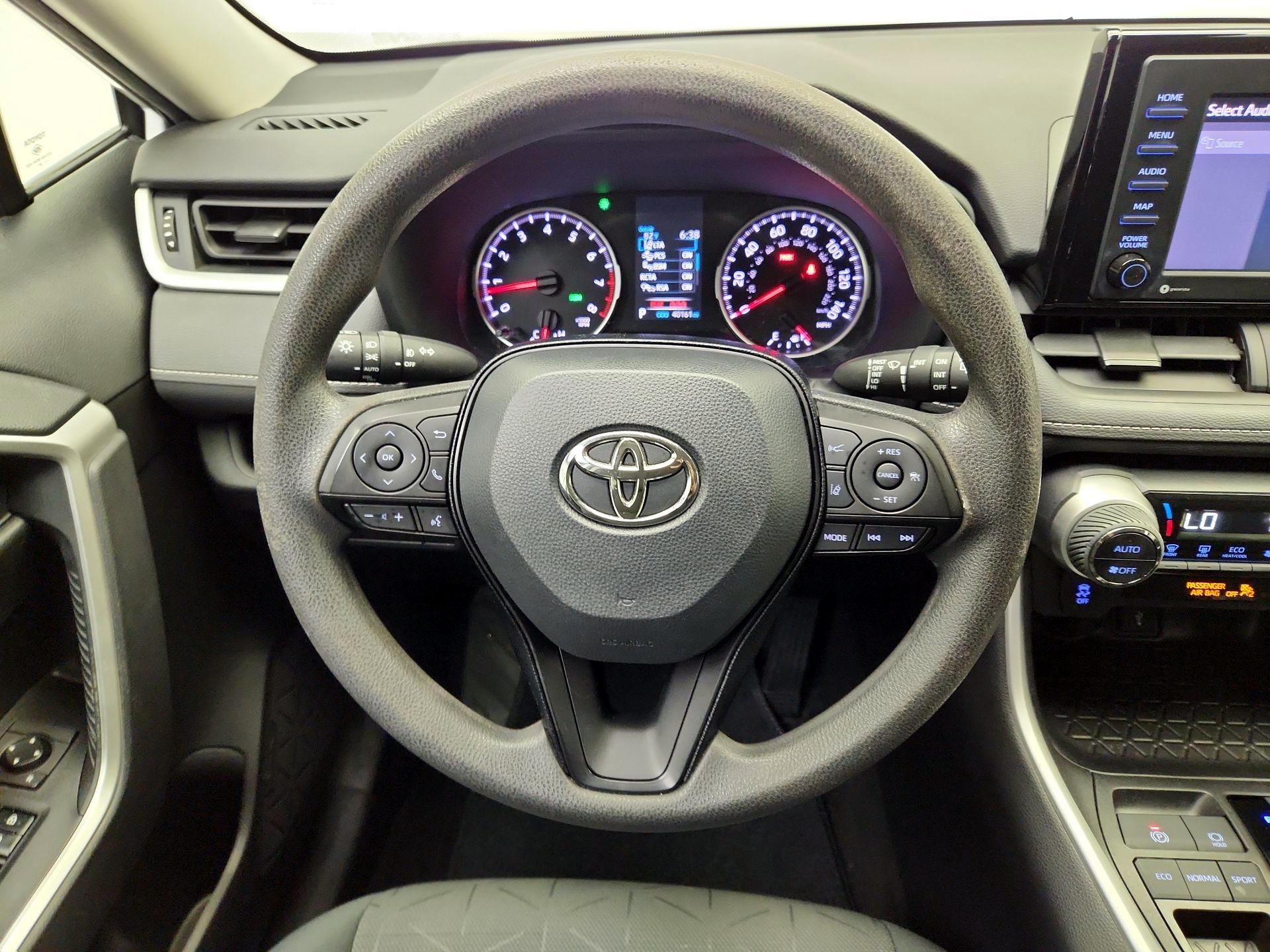 Thumbnail: 2021 Toyota RAV4 - 10