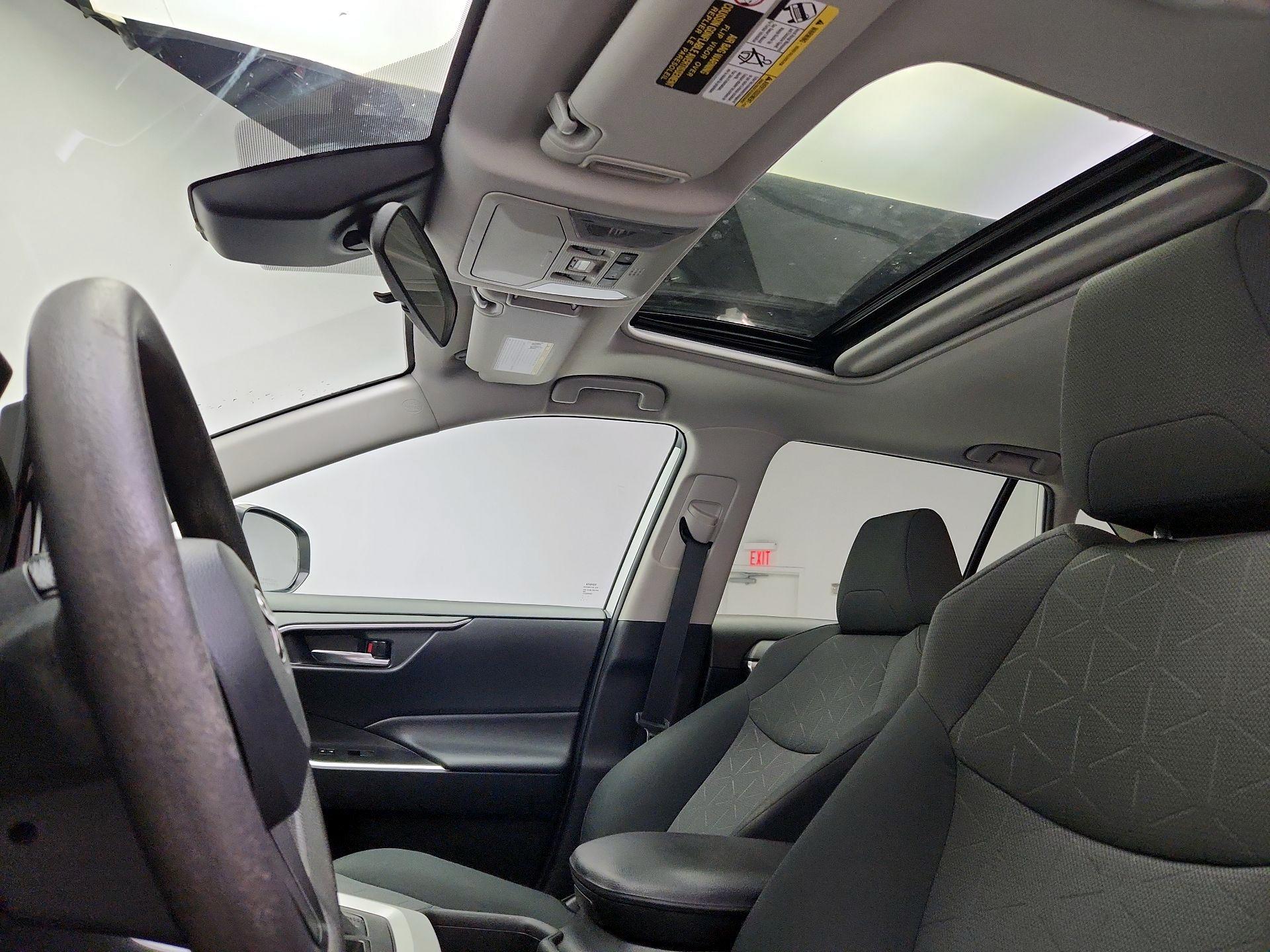 Thumbnail: 2021 Toyota RAV4 - 19